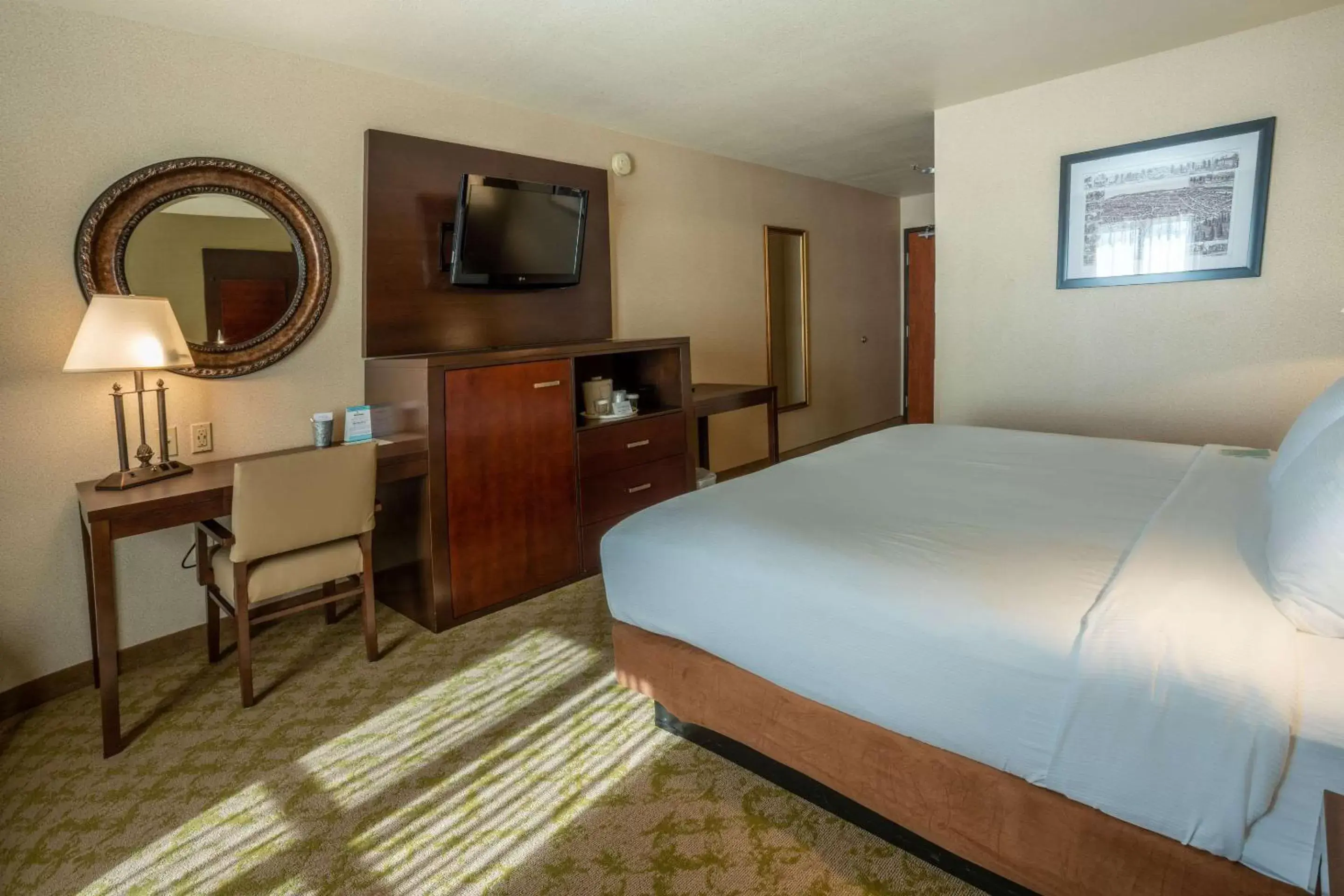 Photo of the whole room, Bed in Gold Miners Inn, Ascend Hotel Collection