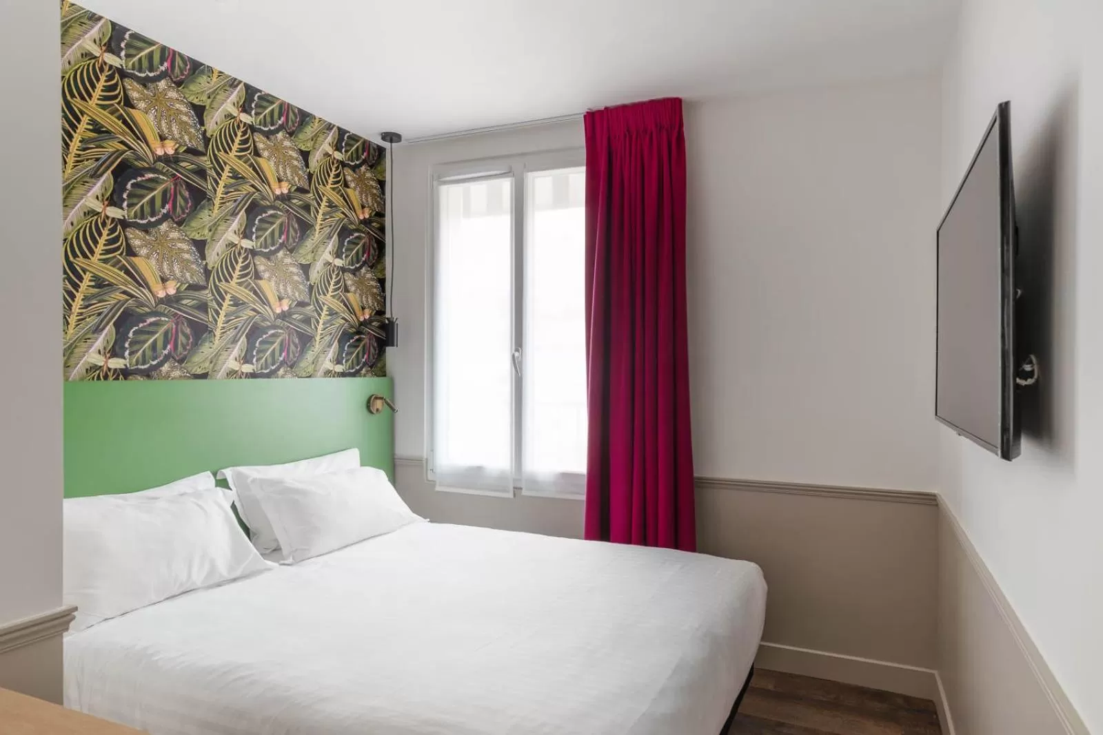 Bed in Hôtel 31 - Paris Tour Eiffel