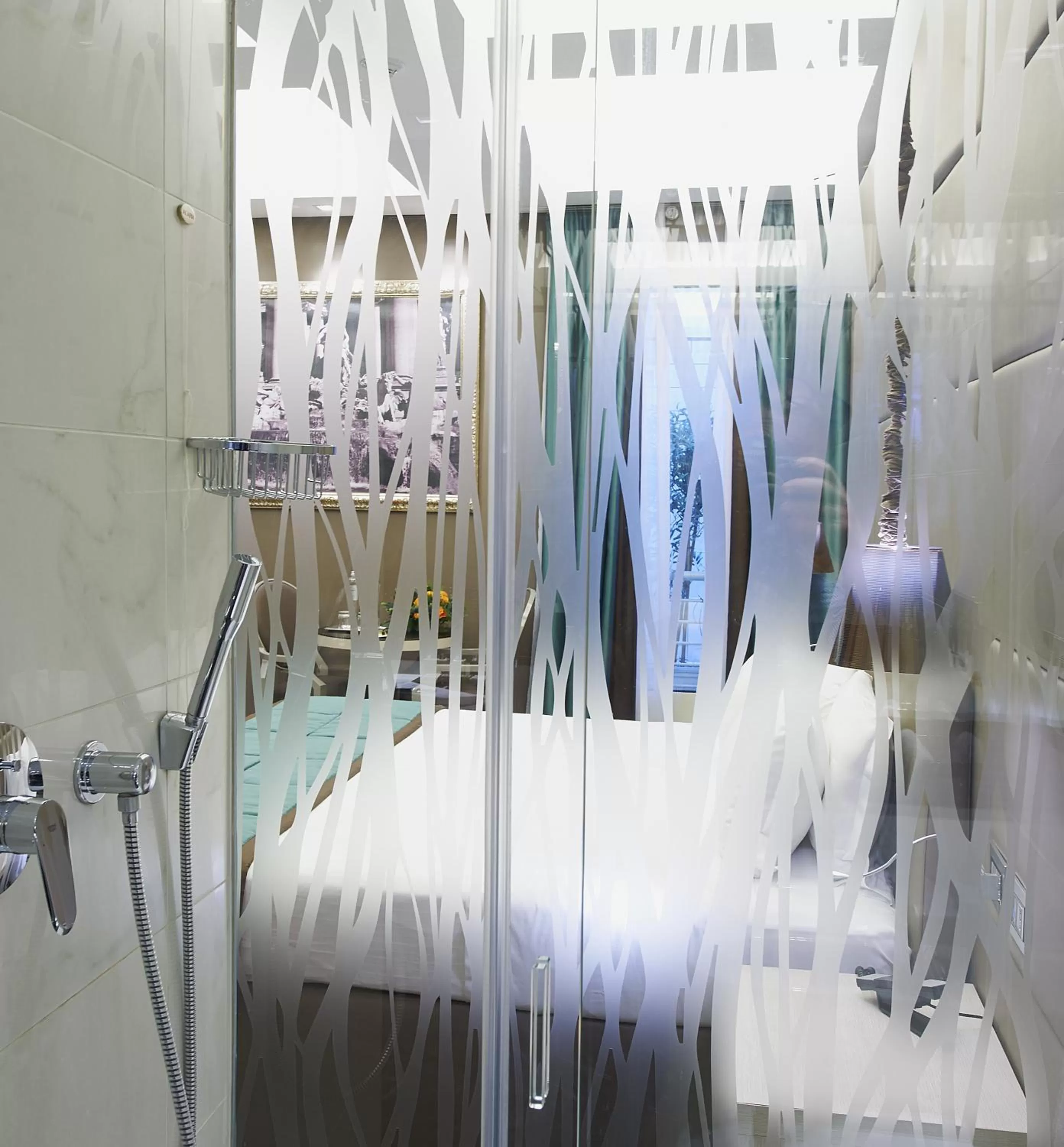 Shower, Bed in Harry's Bar Trevi Hotel & Restaurant