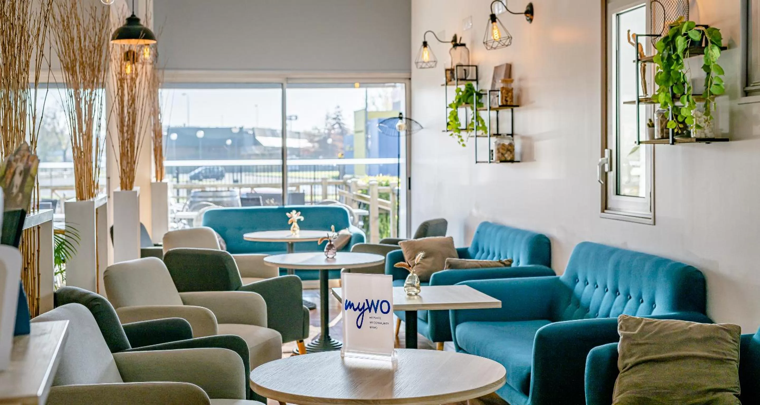 Seating area in Sure Hotel by Best Western Bordeaux Lac