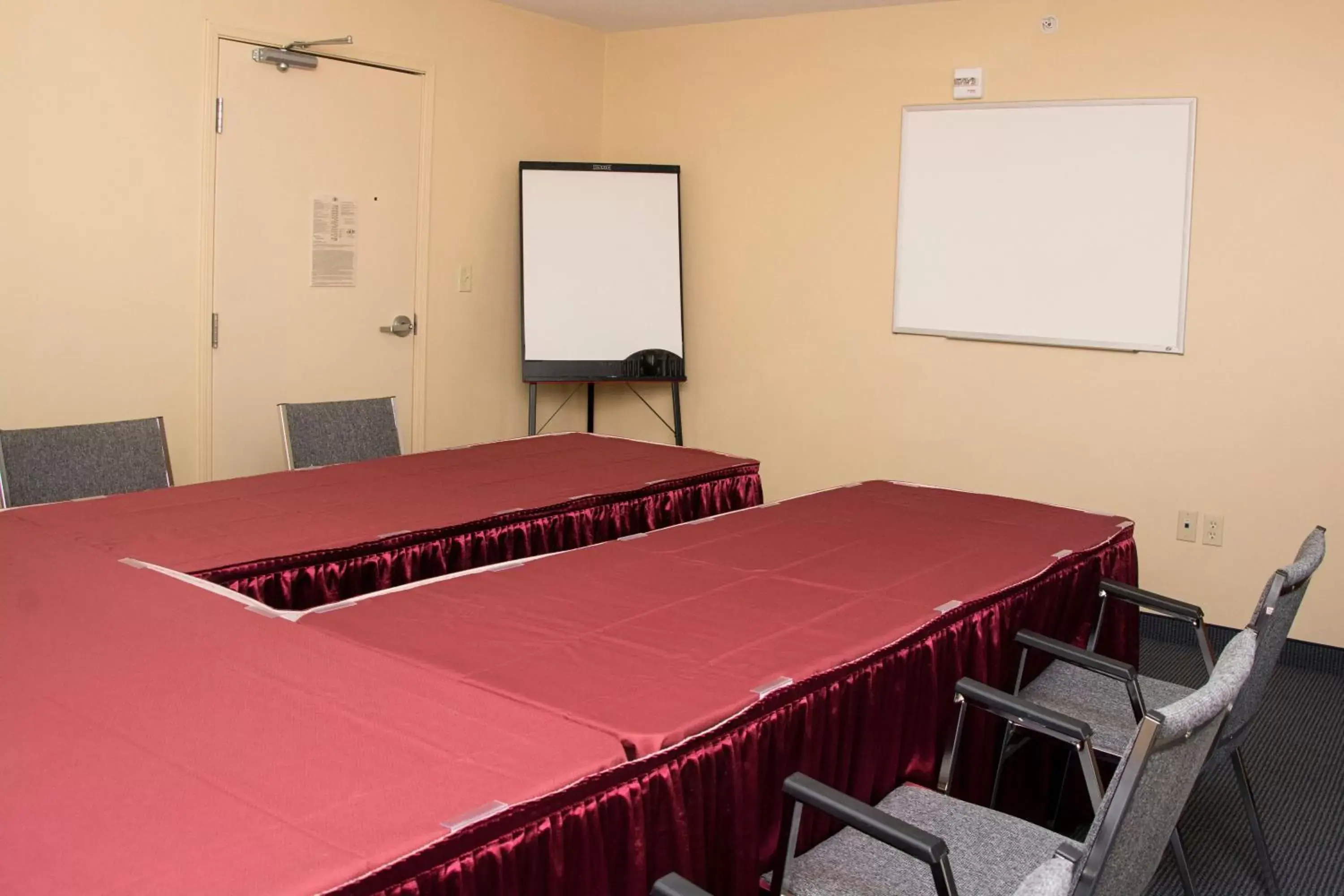 Meeting/conference room in Candlewood Suites Kalamazoo, an IHG Hotel