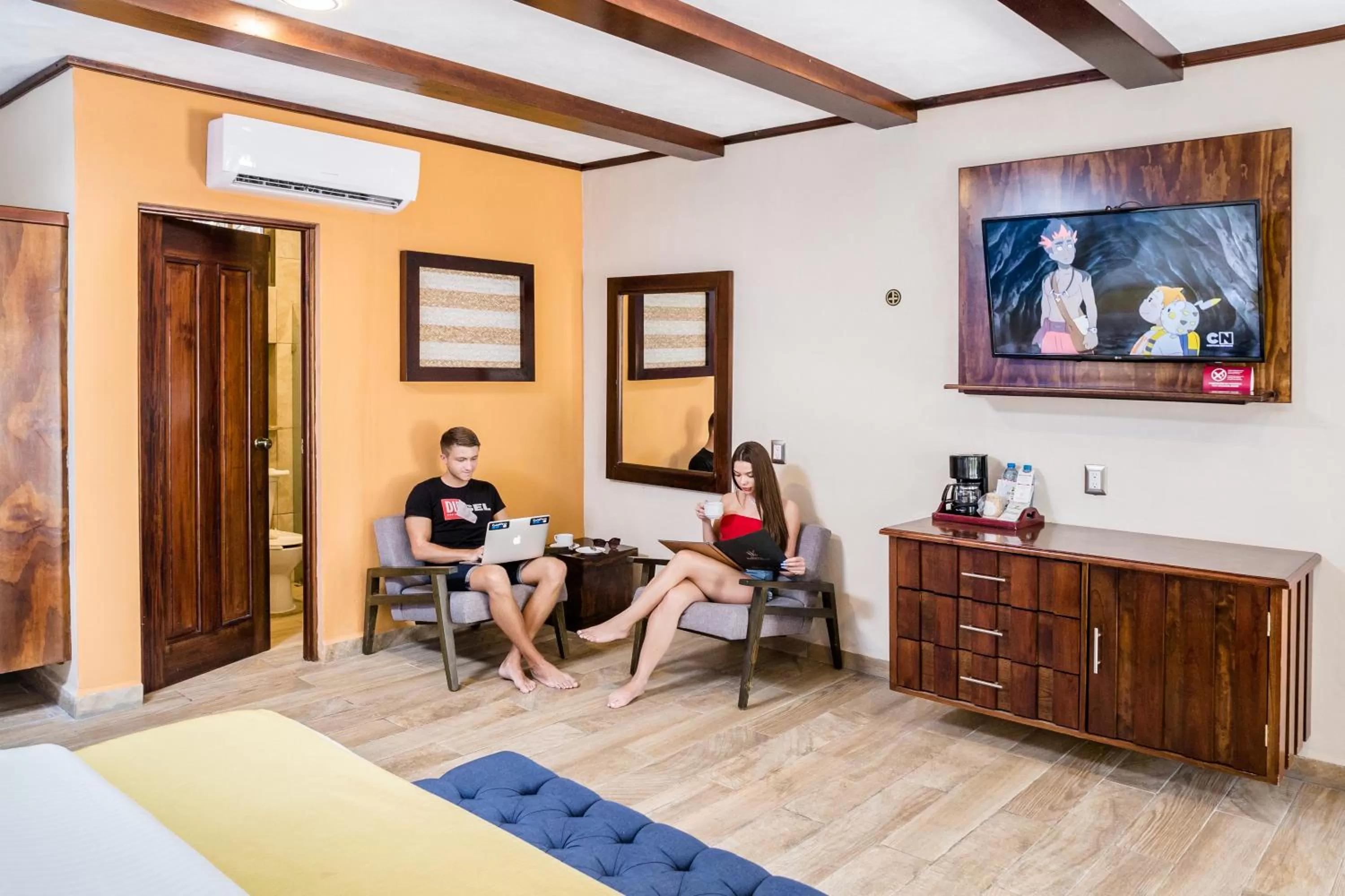 People in Hacienda Inn Aeropuerto