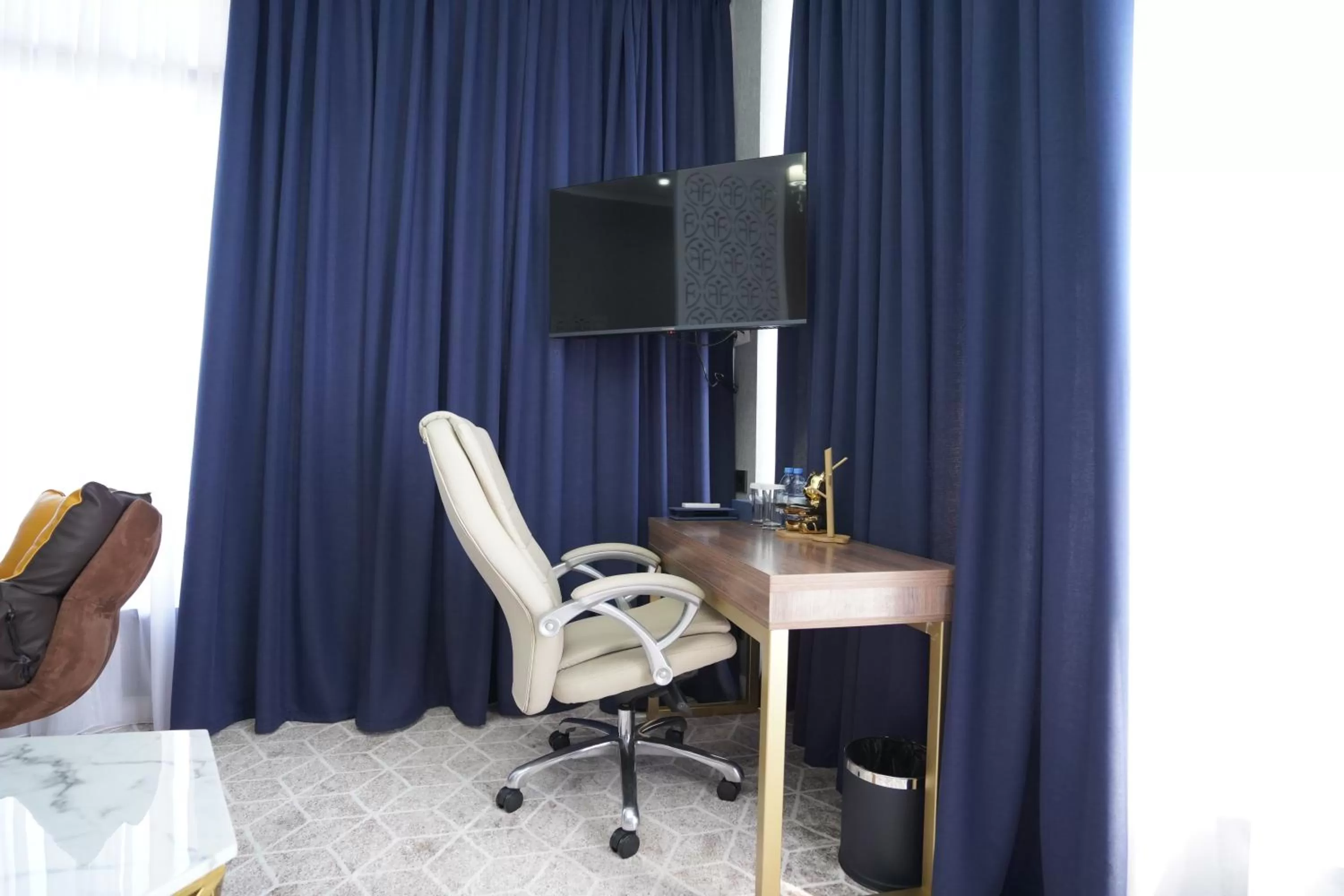 TV and multimedia, TV/Entertainment Center in Tauke Khan Plaza