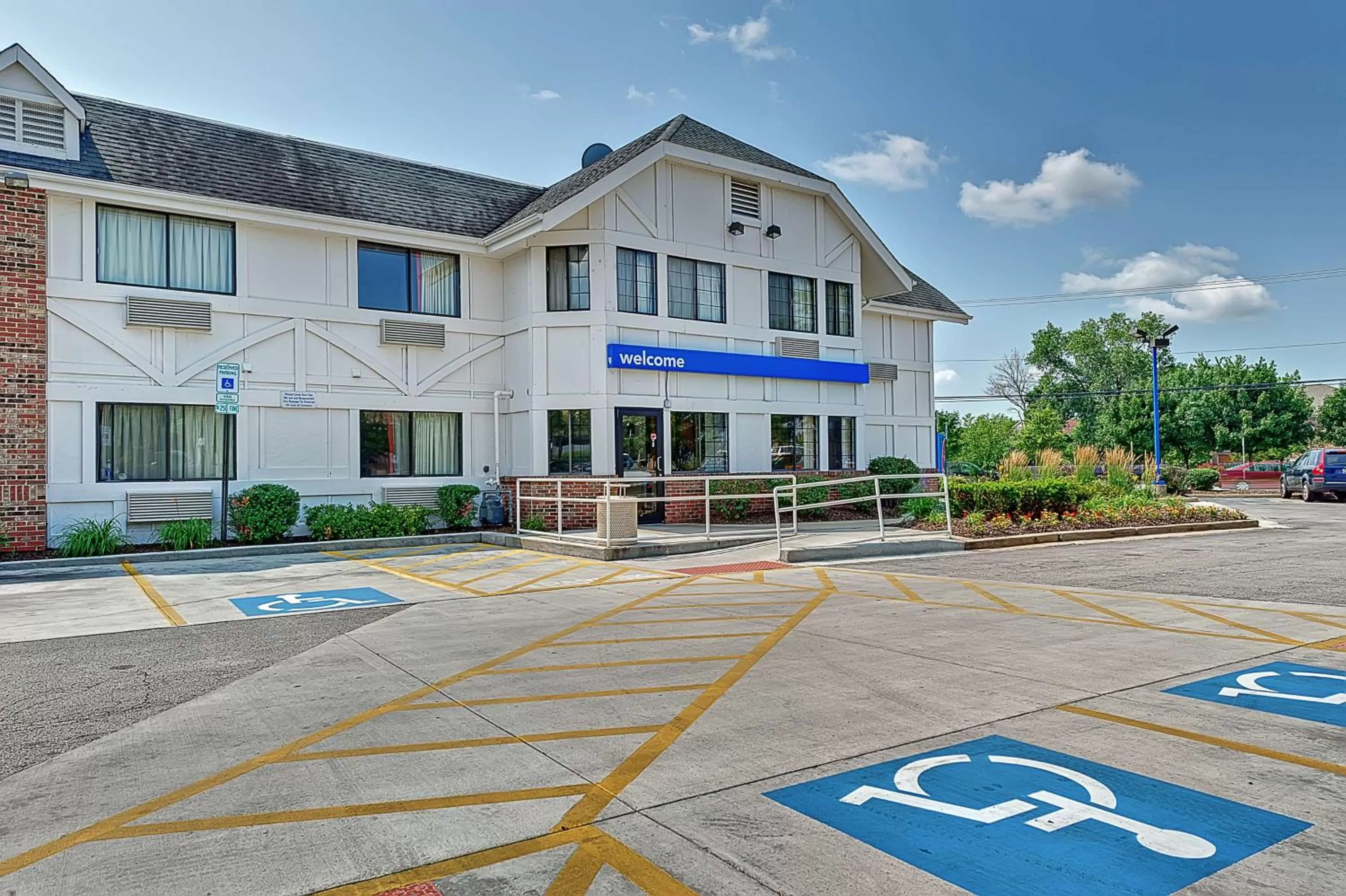 Property building in Motel 6-Glenview, IL - Chicago North