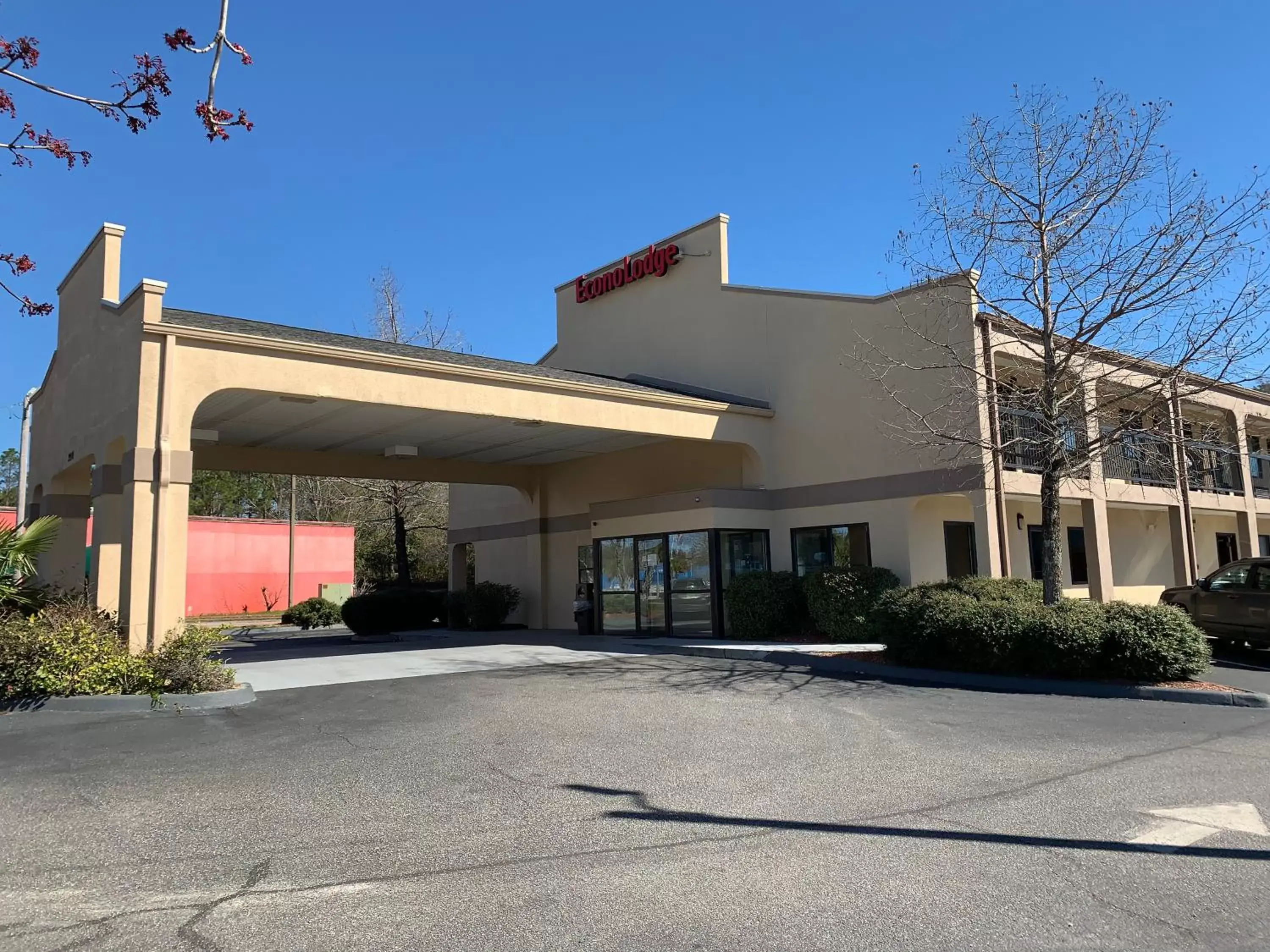 Property Building in Econo Lodge Dothan