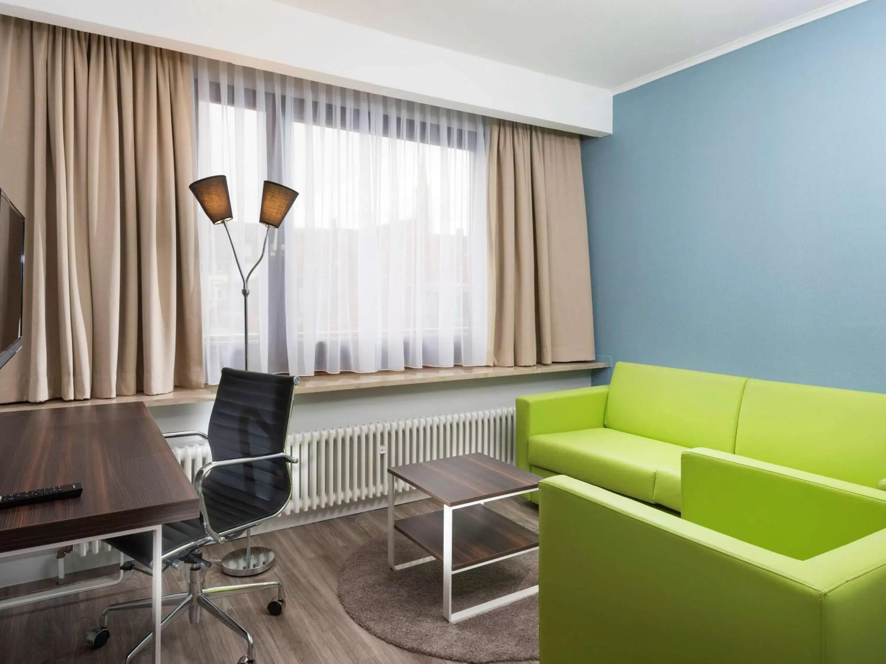 Photo of the whole room in ibis Styles Offenburg City