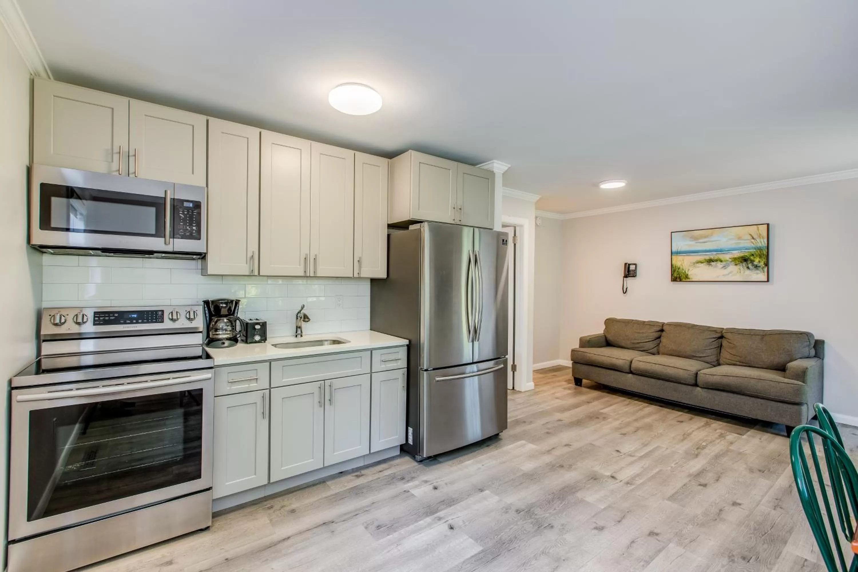 Kitchen/Kitchenette in Colonial Shores Resort