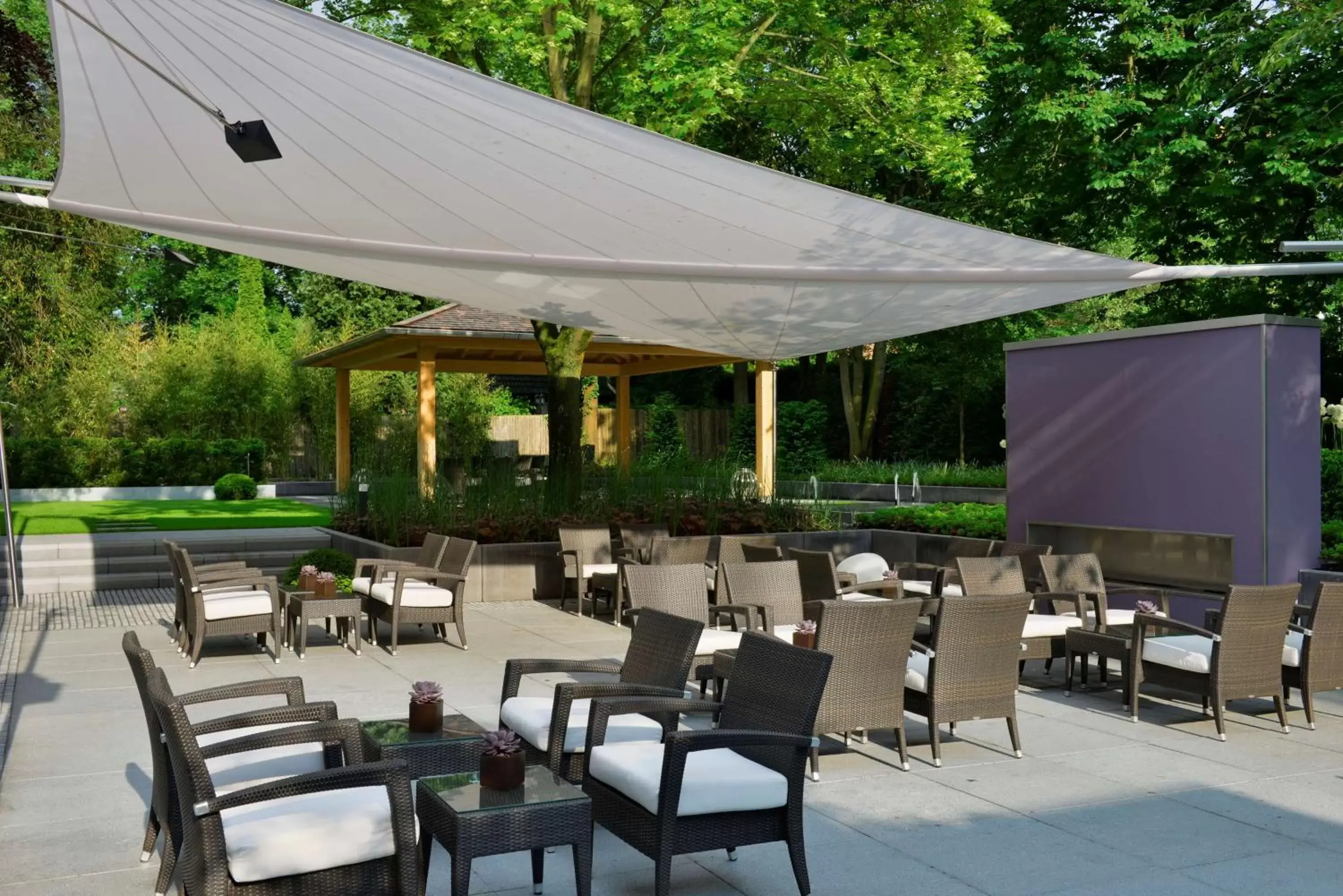 Property building, Restaurant/Places to Eat in Best Western Premier Parkhotel Kronsberg