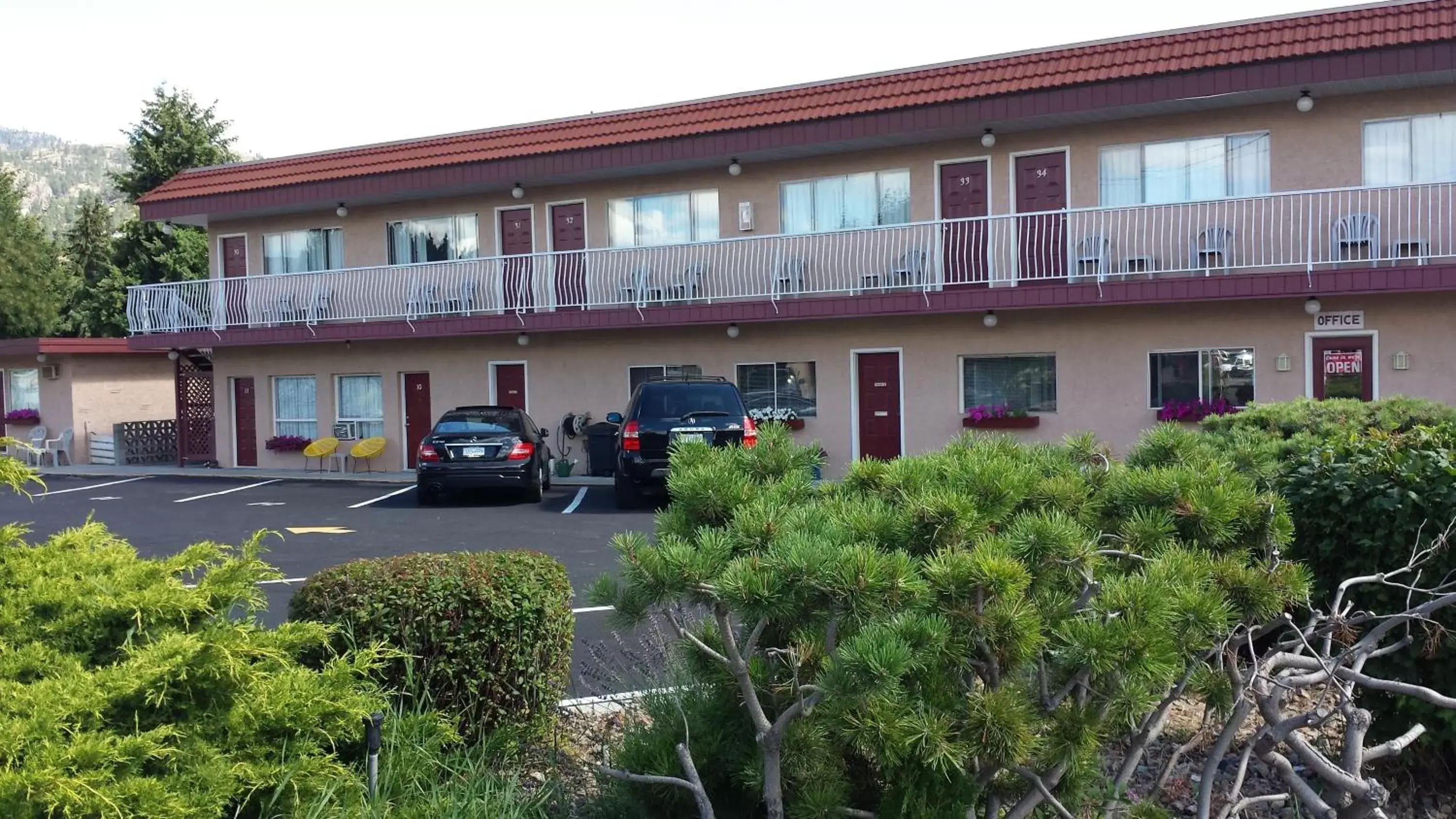 Facade/entrance, Property Building in Swiss Sunset Inn