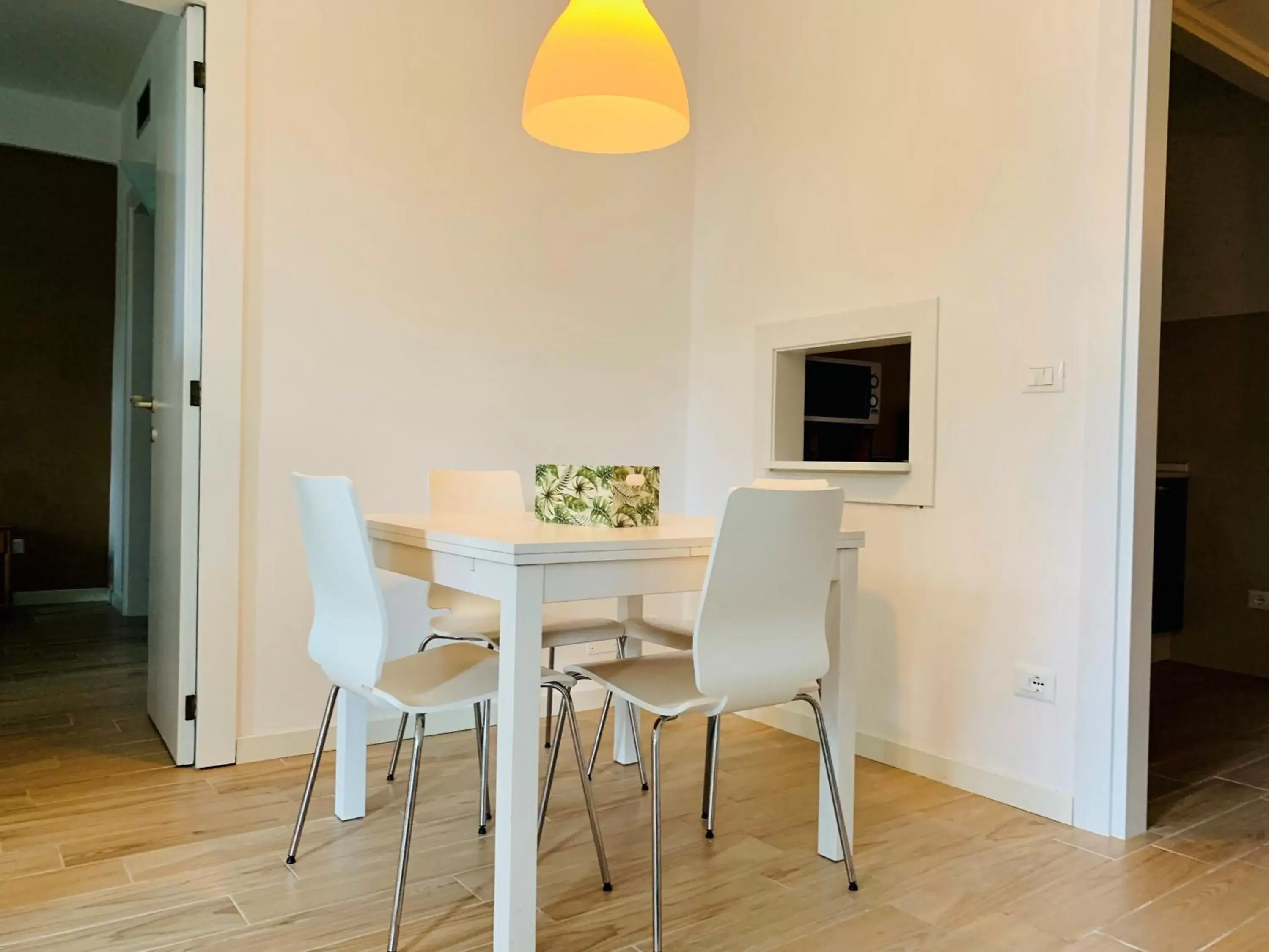 Living room, Dining Area in Front Lake Apartment Bardolino