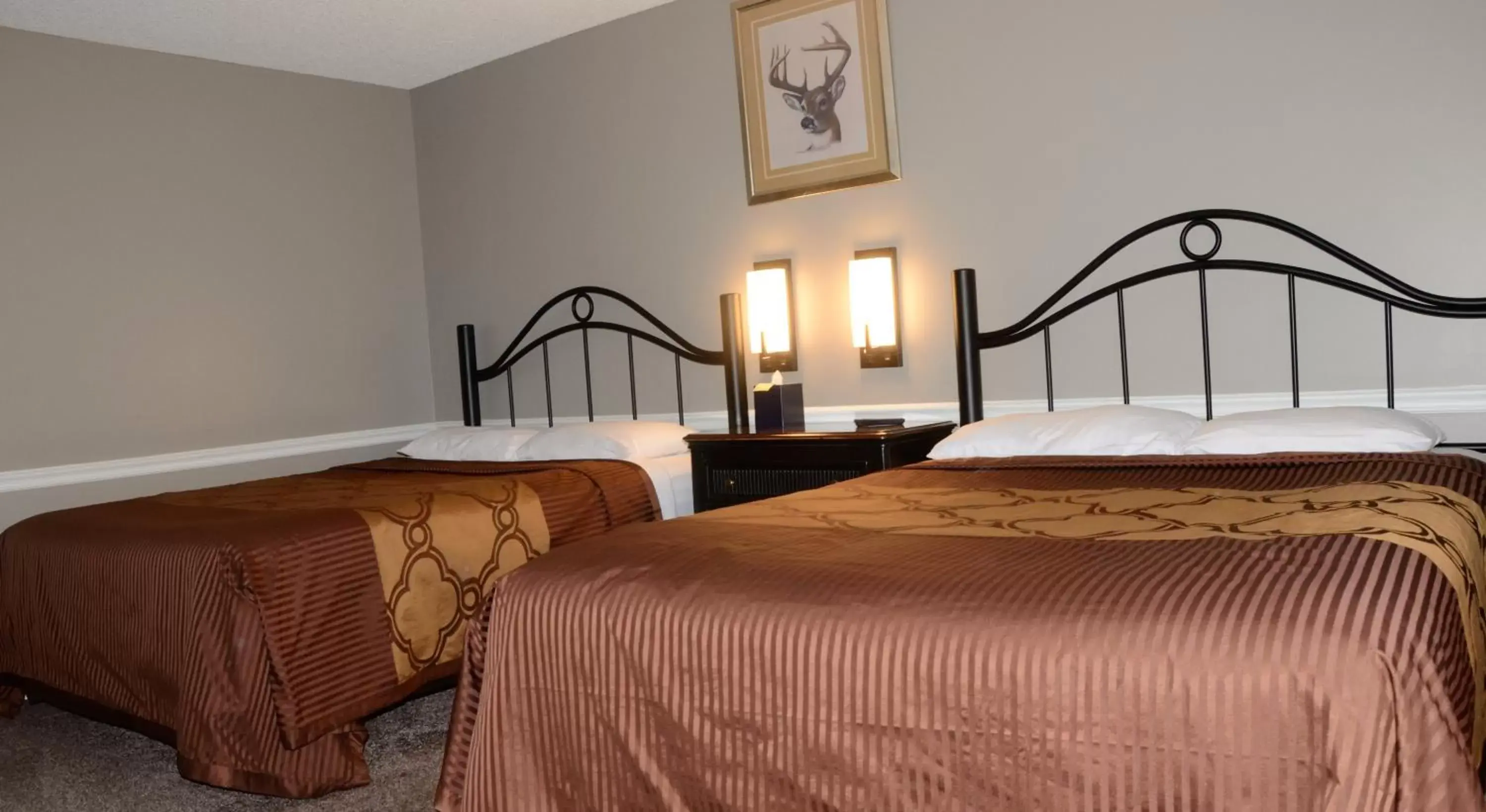 Bed in Four Seasons Country Inn