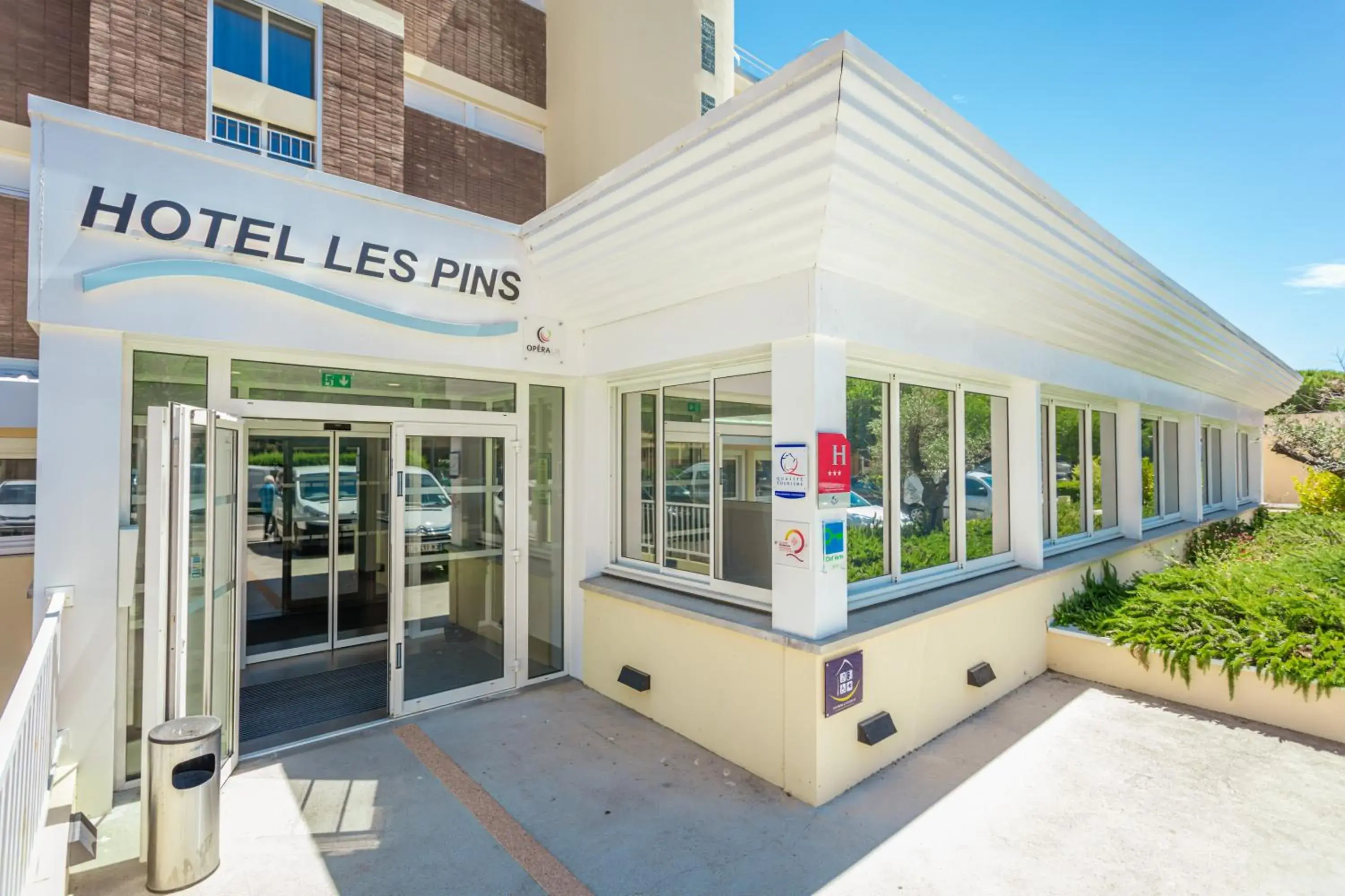 Property building in Operalia Hotel les Pins