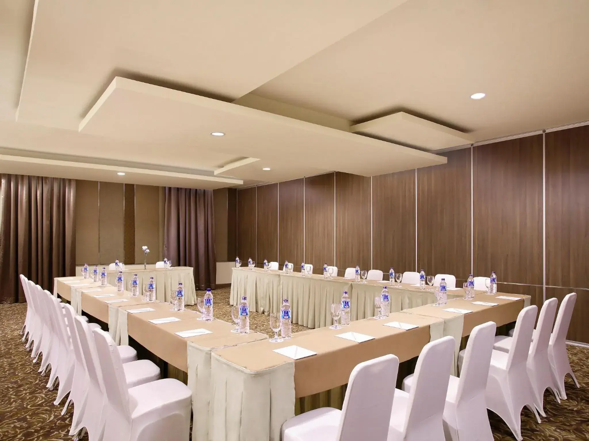 Business facilities in Hotel Santika Depok