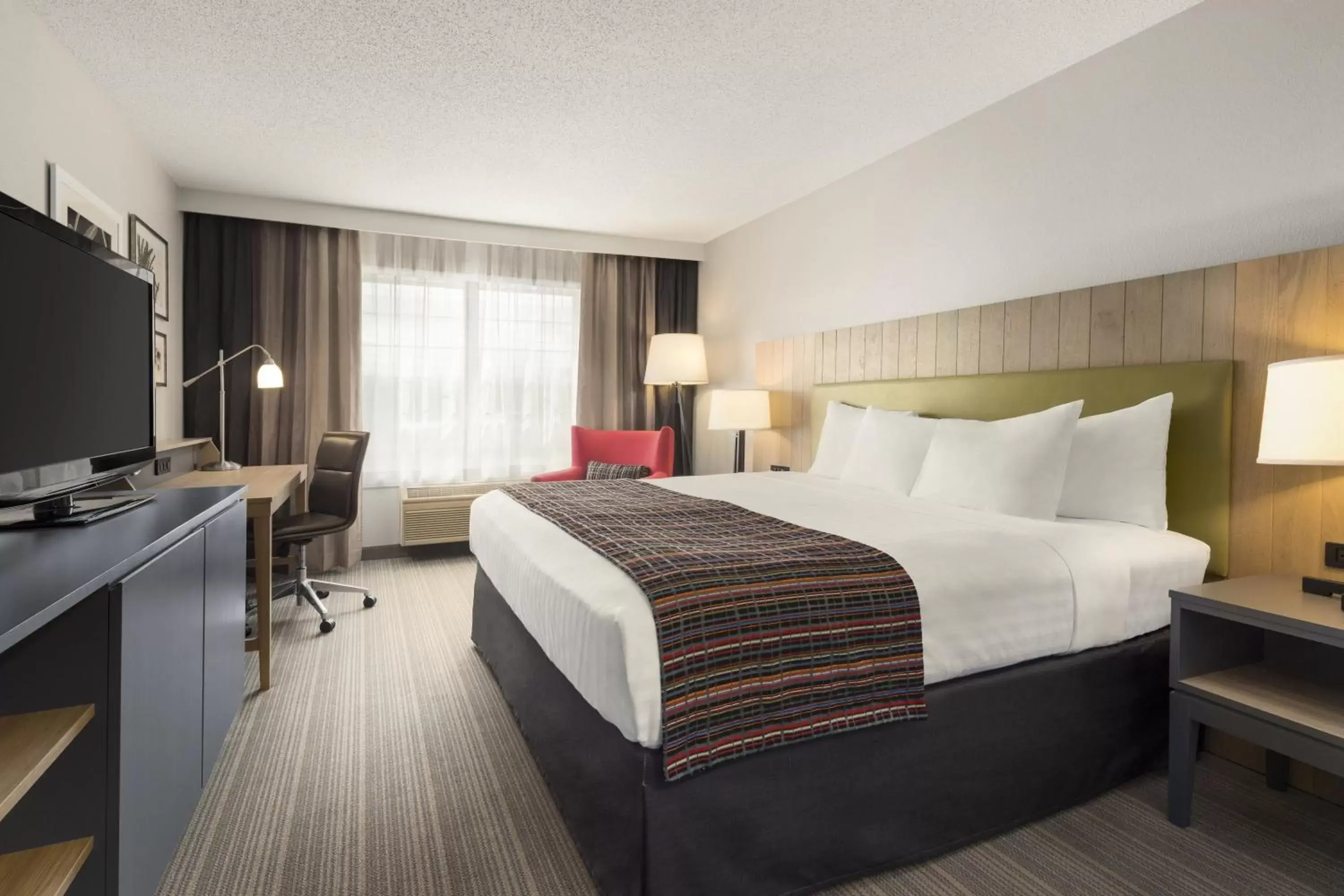 Photo of the whole room, Room Photo in Country Inn & Suites by Radisson, Decorah, IA