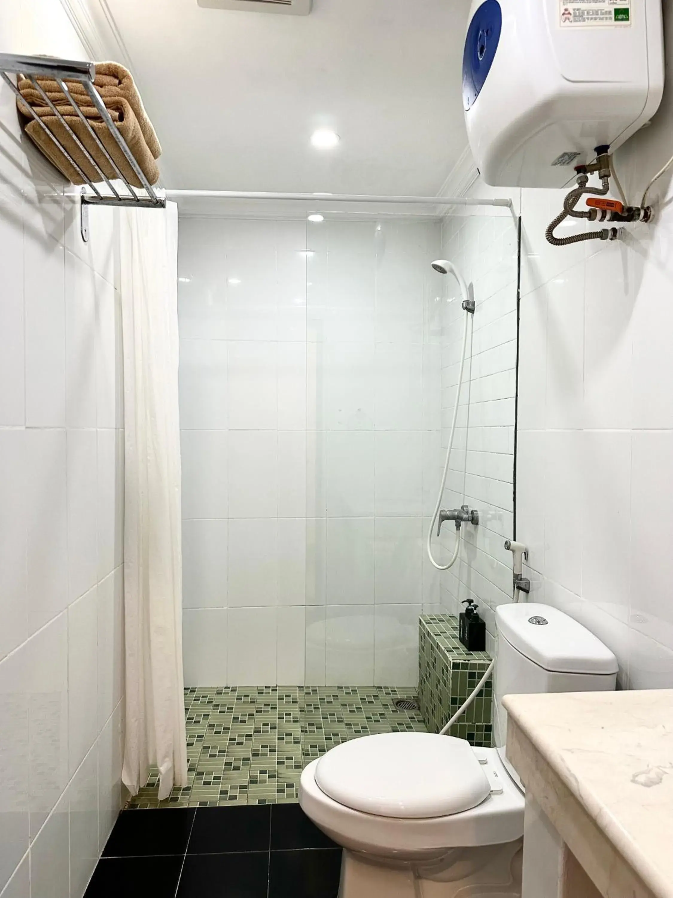 Bathroom in Radha Bali Hotel