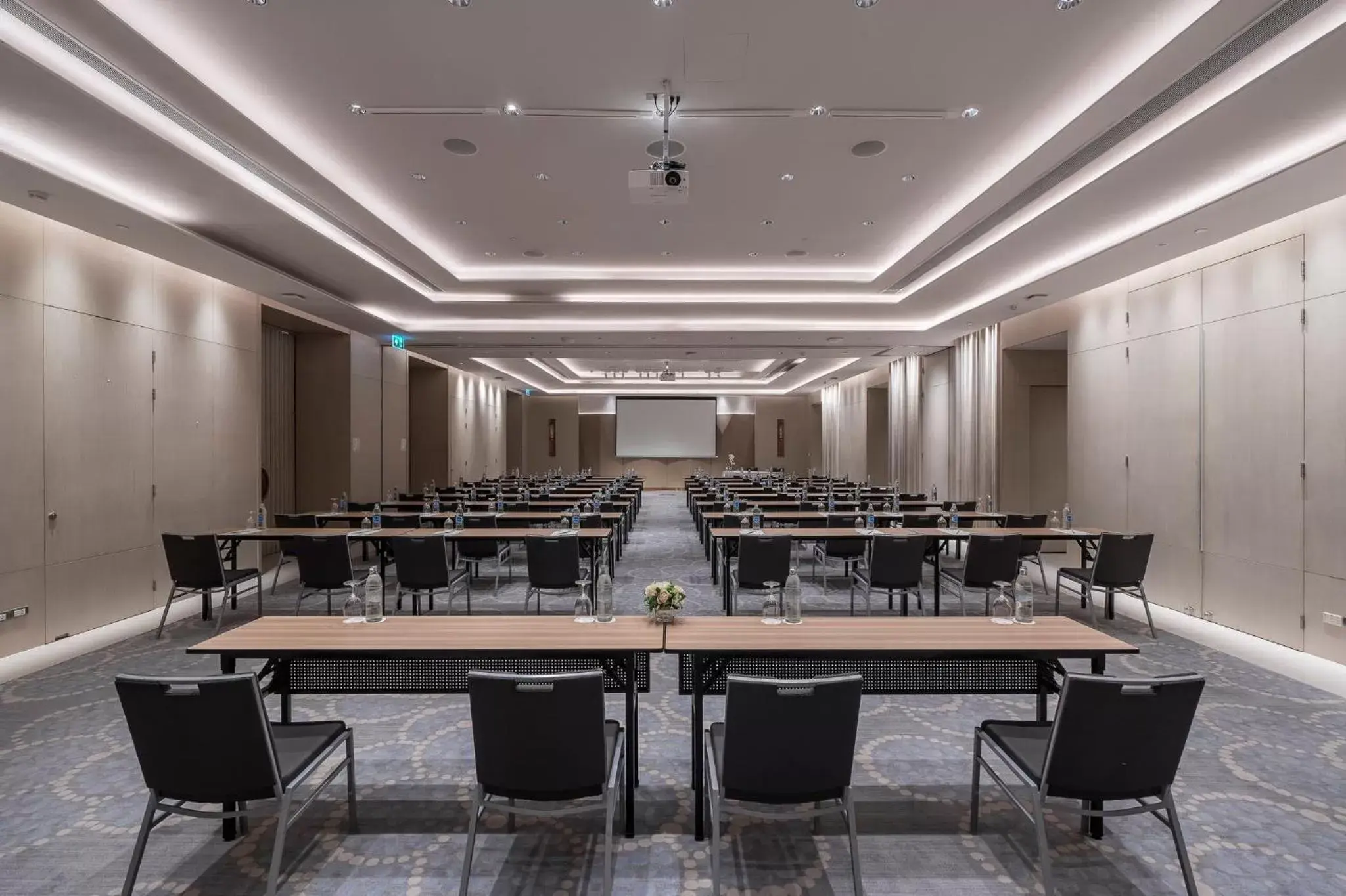 Meeting/conference room in Holiday Inn & Suites Rayong City Centre, an IHG Hotel