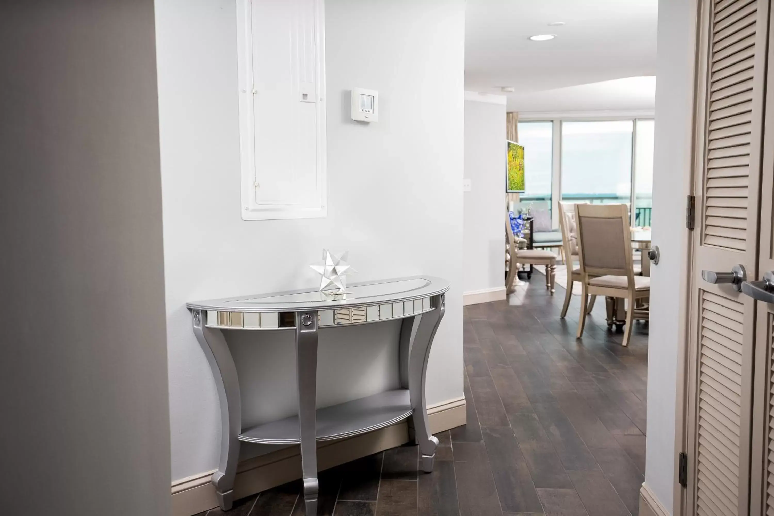 Decorative detail, Dining Area in Beach Vacation Condos South