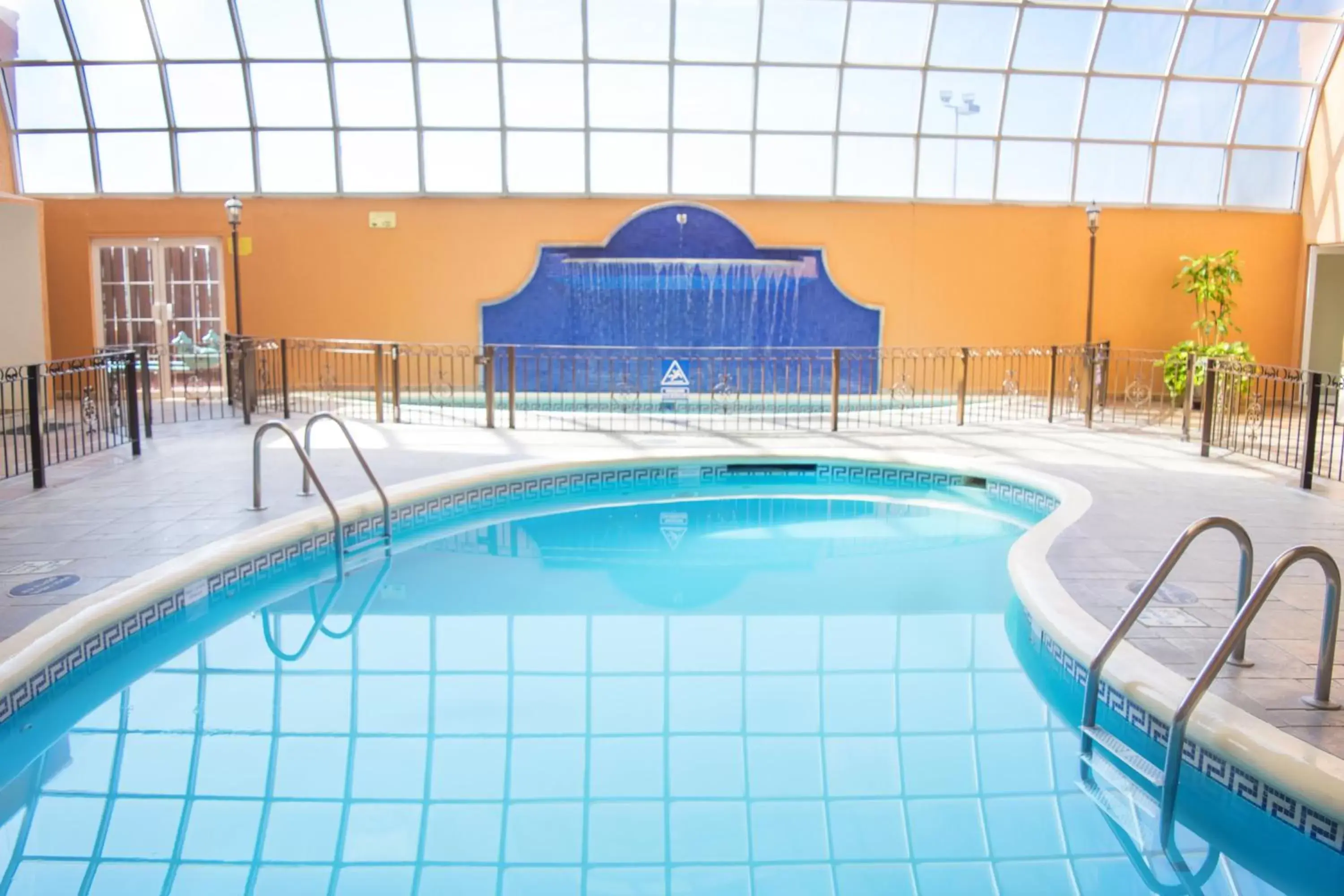 Swimming Pool in Holiday Inn Express Guanajuato, an IHG Hotel