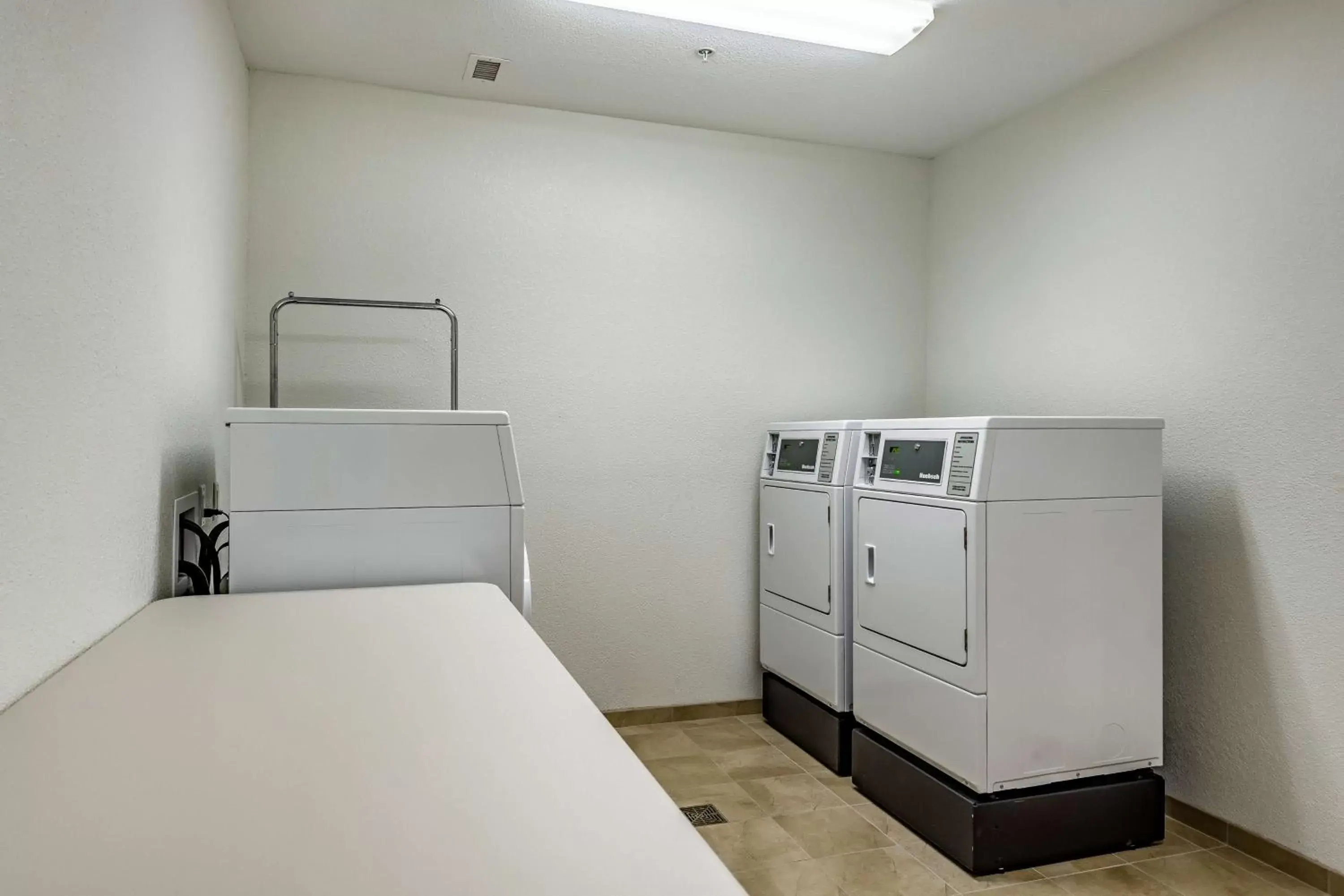 laundry, Kitchen/Kitchenette in Motel 6-Mankato, MN
