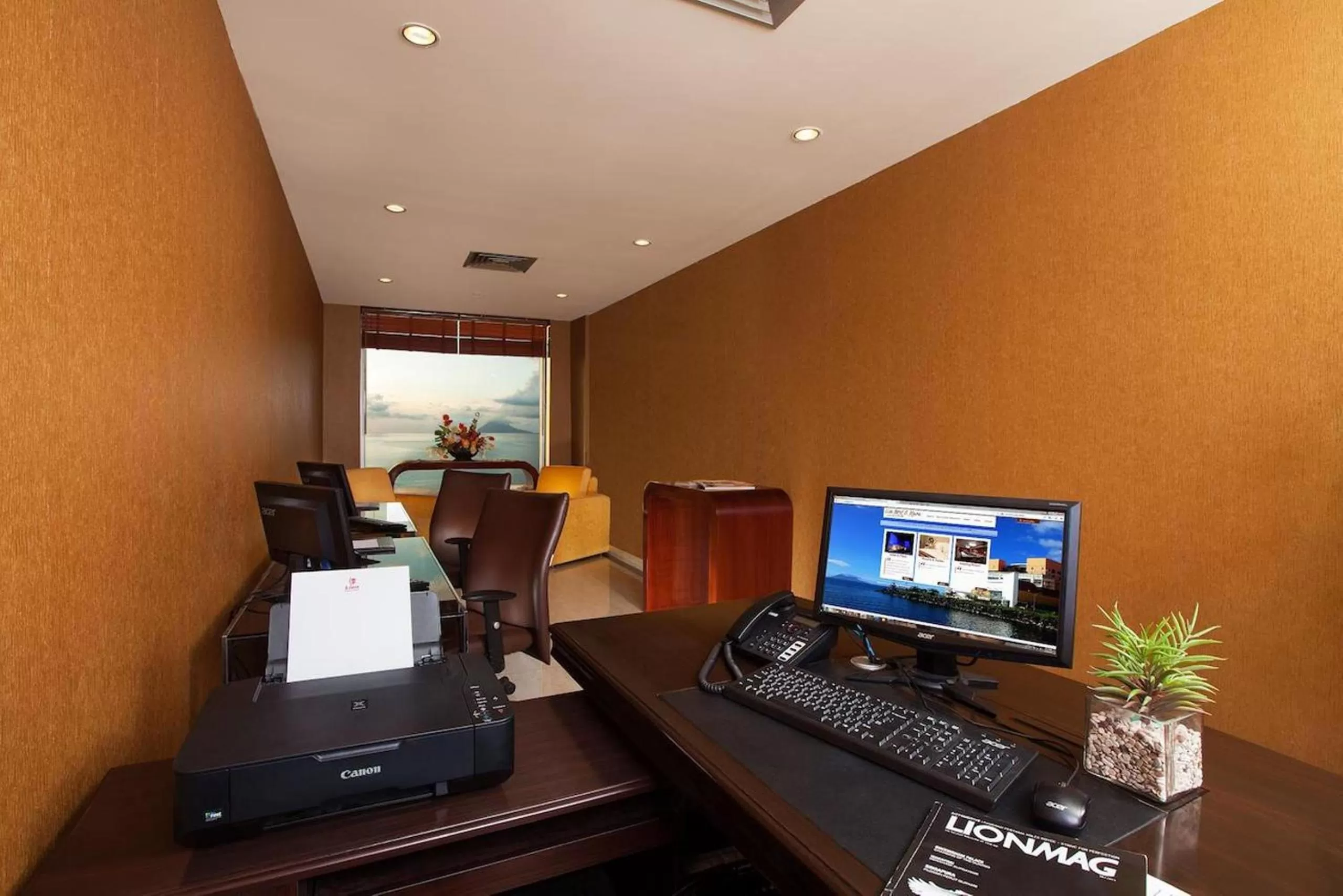 Business facilities in Lion Hotel & Plaza Manado