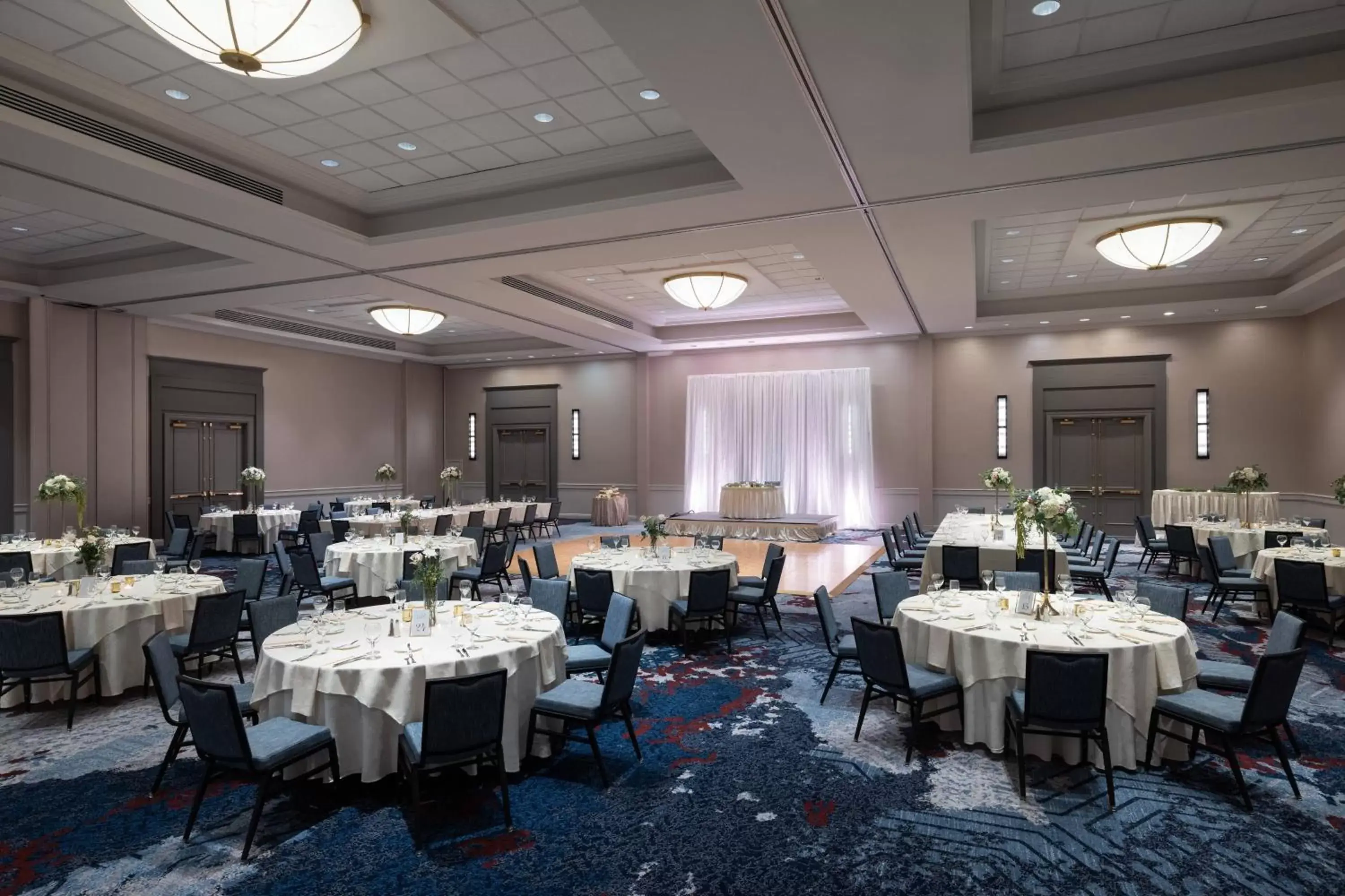 Meeting/conference room, Restaurant/Places to Eat in Mystic Marriott Hotel and Spa