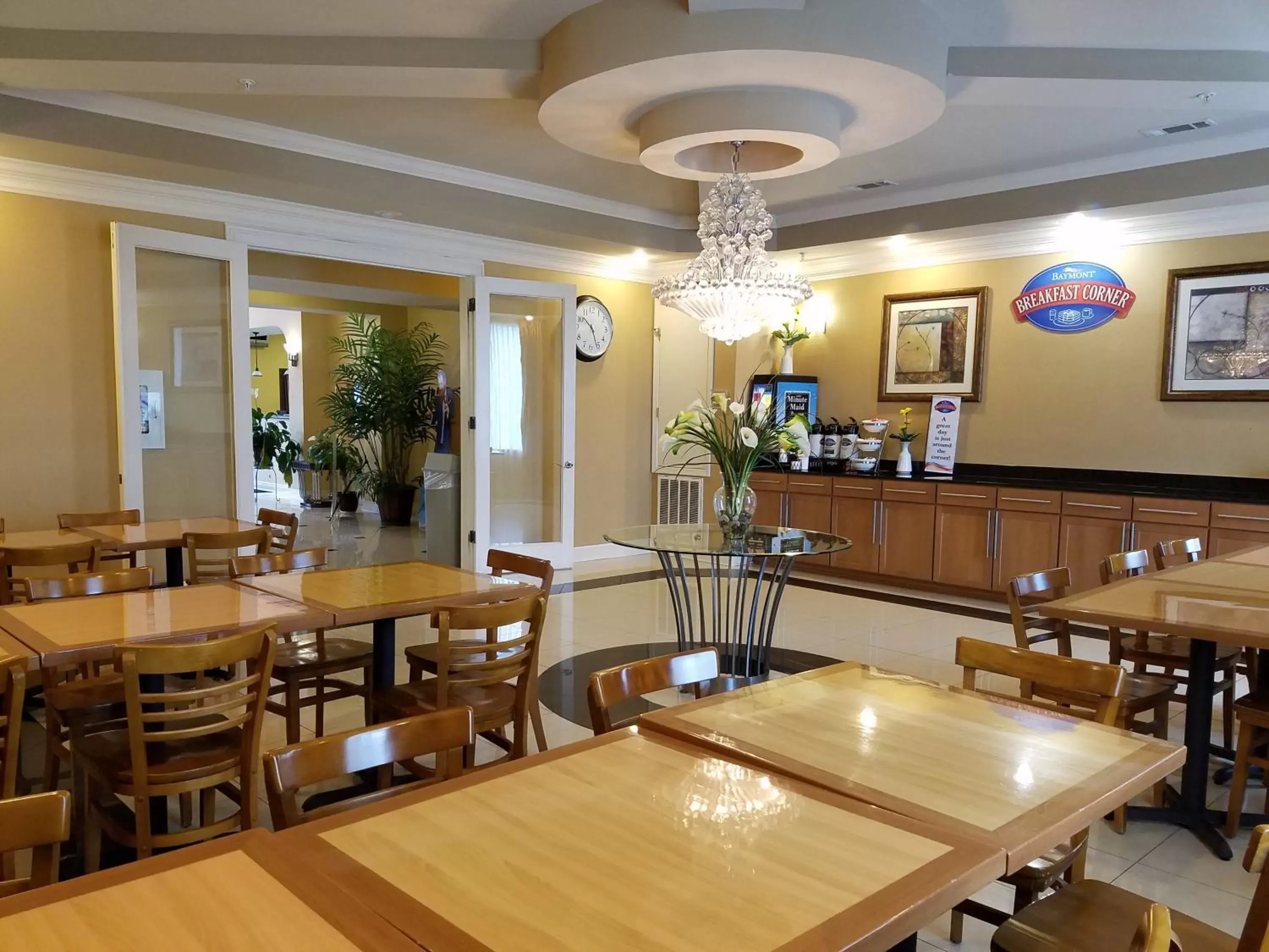 Restaurant/Places to Eat in Baymont by Wyndham Marrero