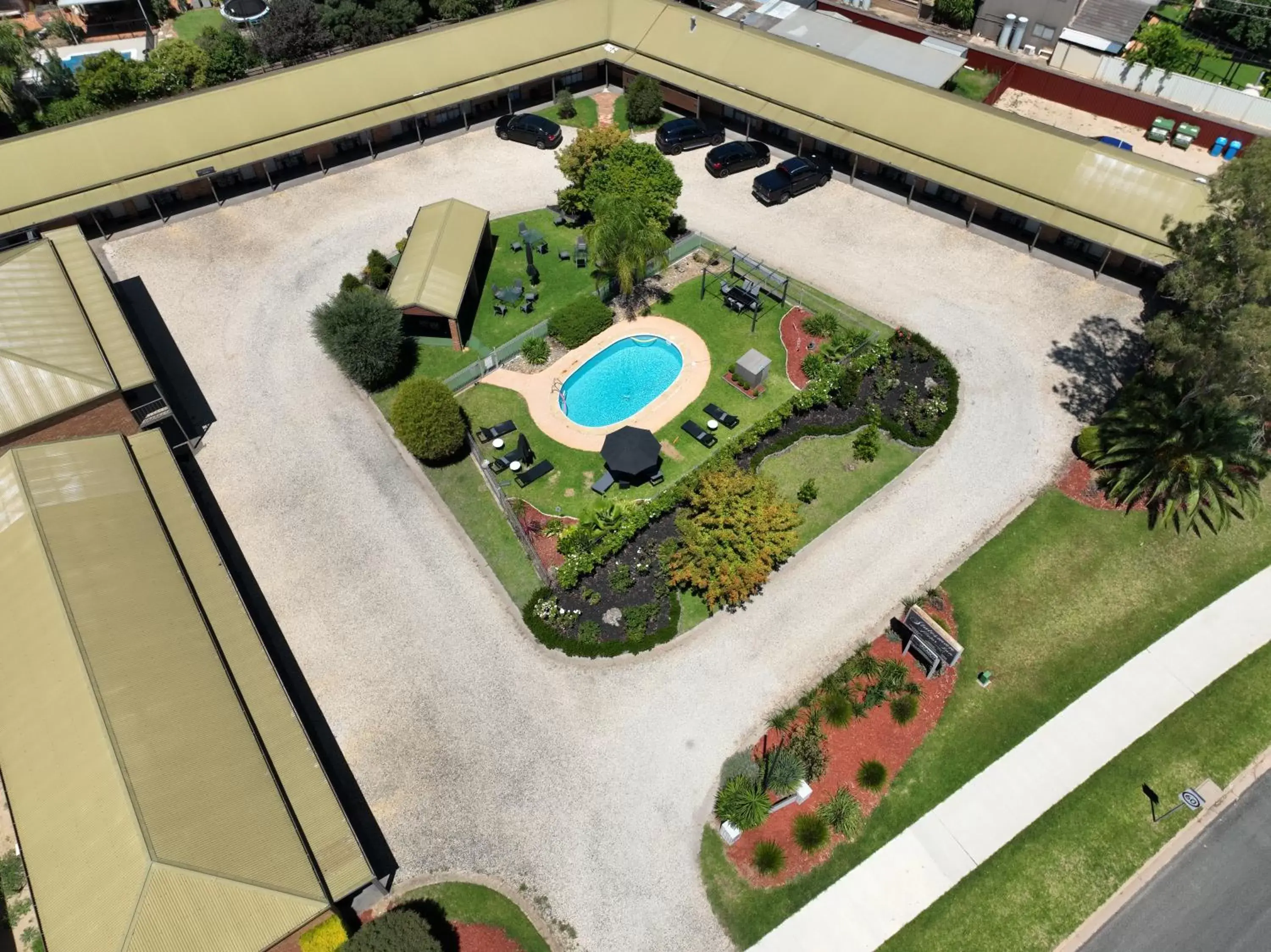 Bird's-eye View in Statesman Motor Inn