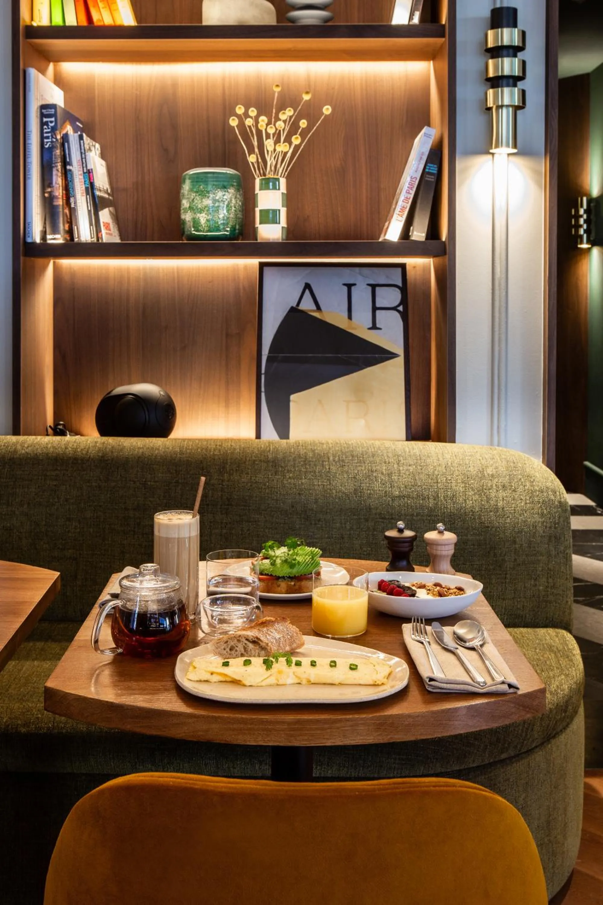 Restaurant/places to eat in ibis Styles Paris Gare du Nord TGV