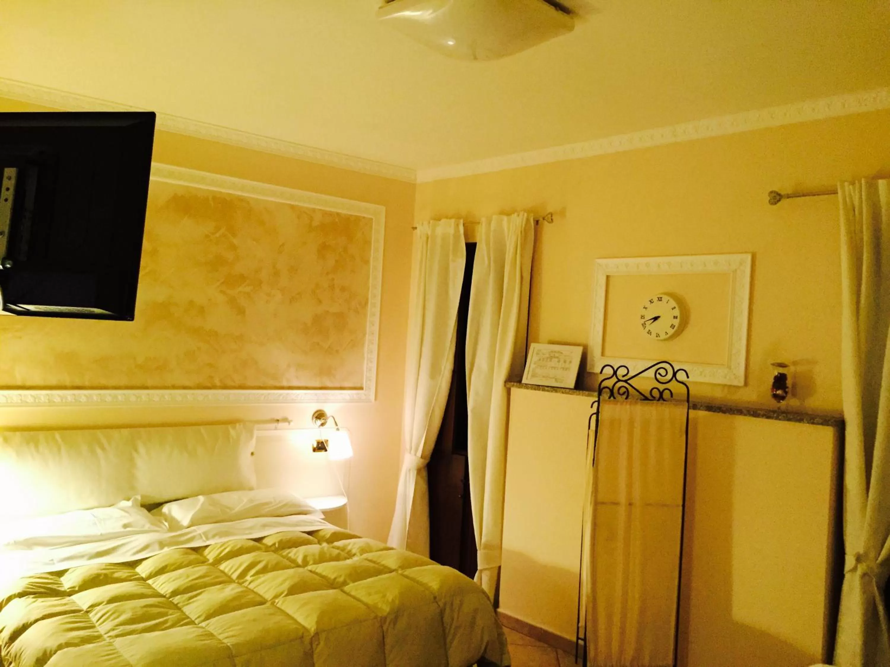 Photo of the whole room, Bed in Hotel Martin