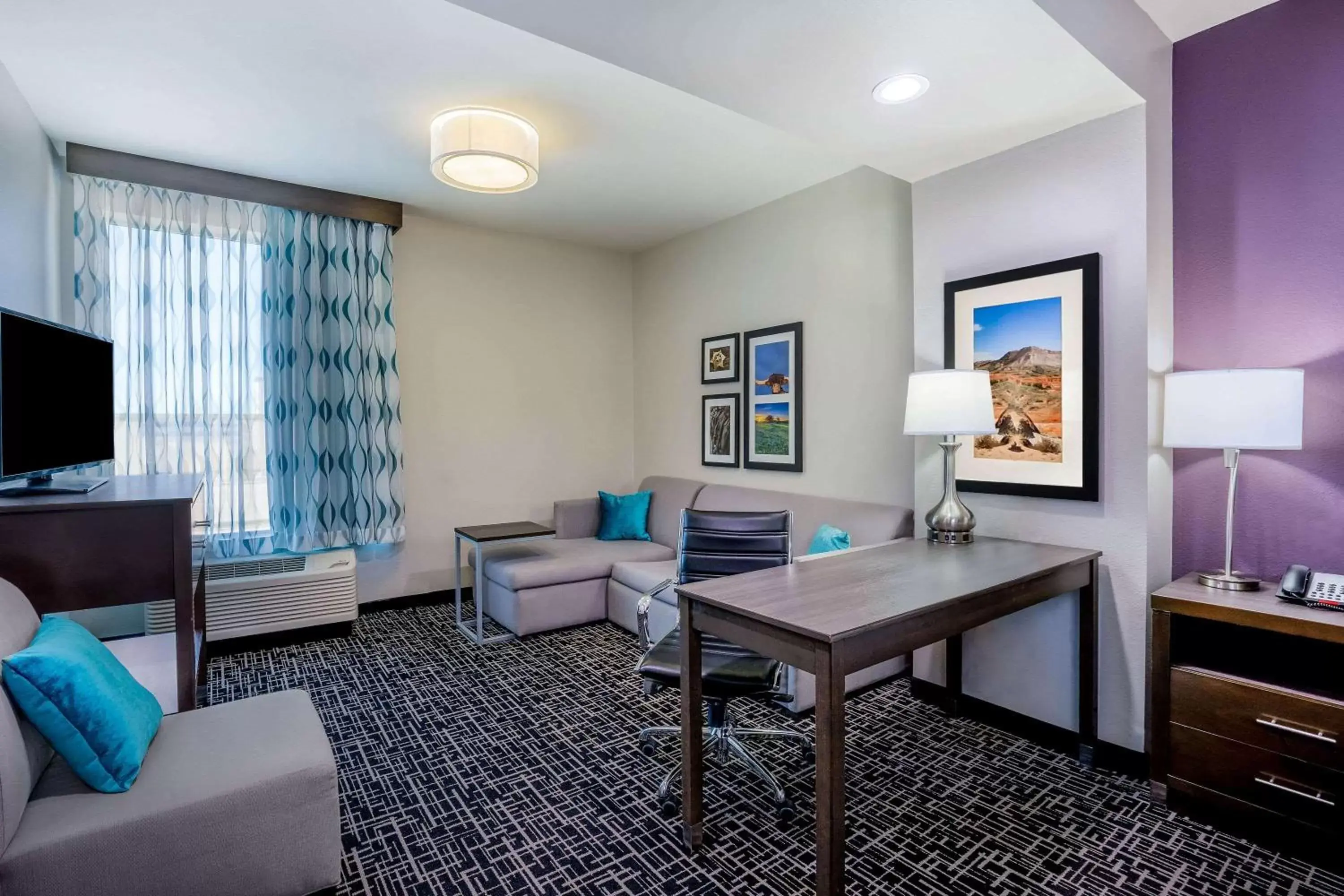 Photo of the whole room, Seating Area in La Quinta by Wyndham Houston Cypress