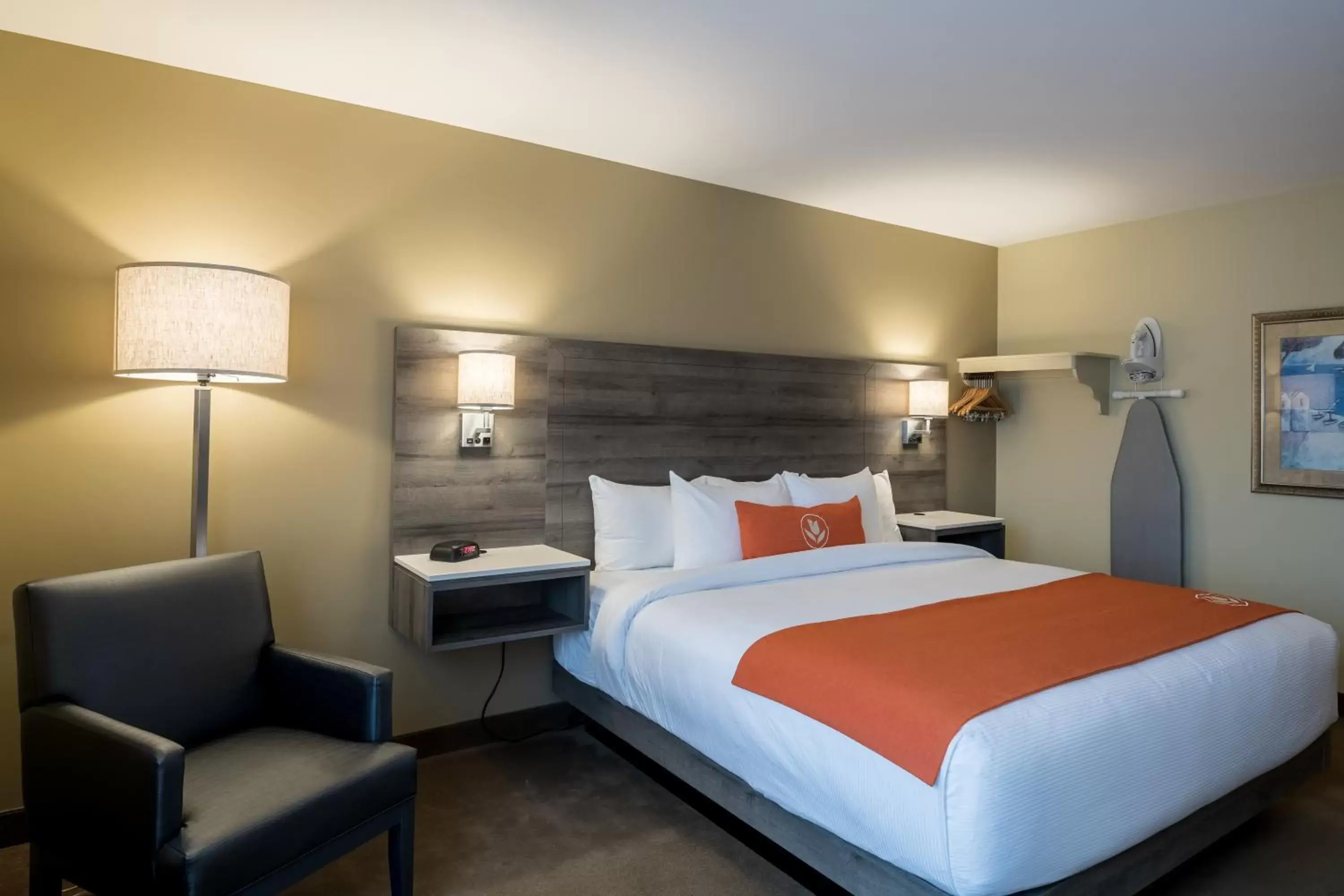 Bed in Amsterdam Inn & Suites Moncton