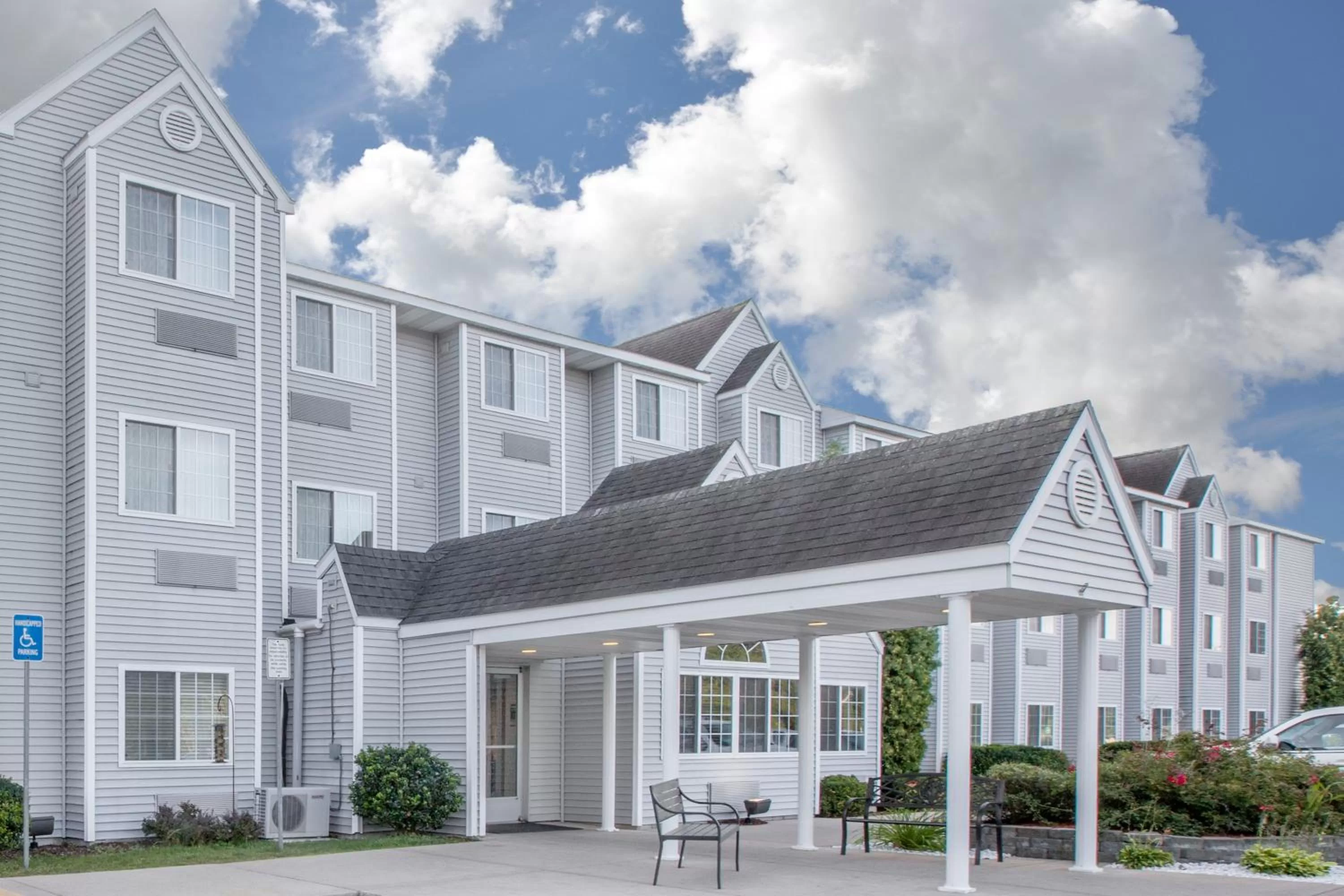 Property building in Microtel Inn and Suites Manistee