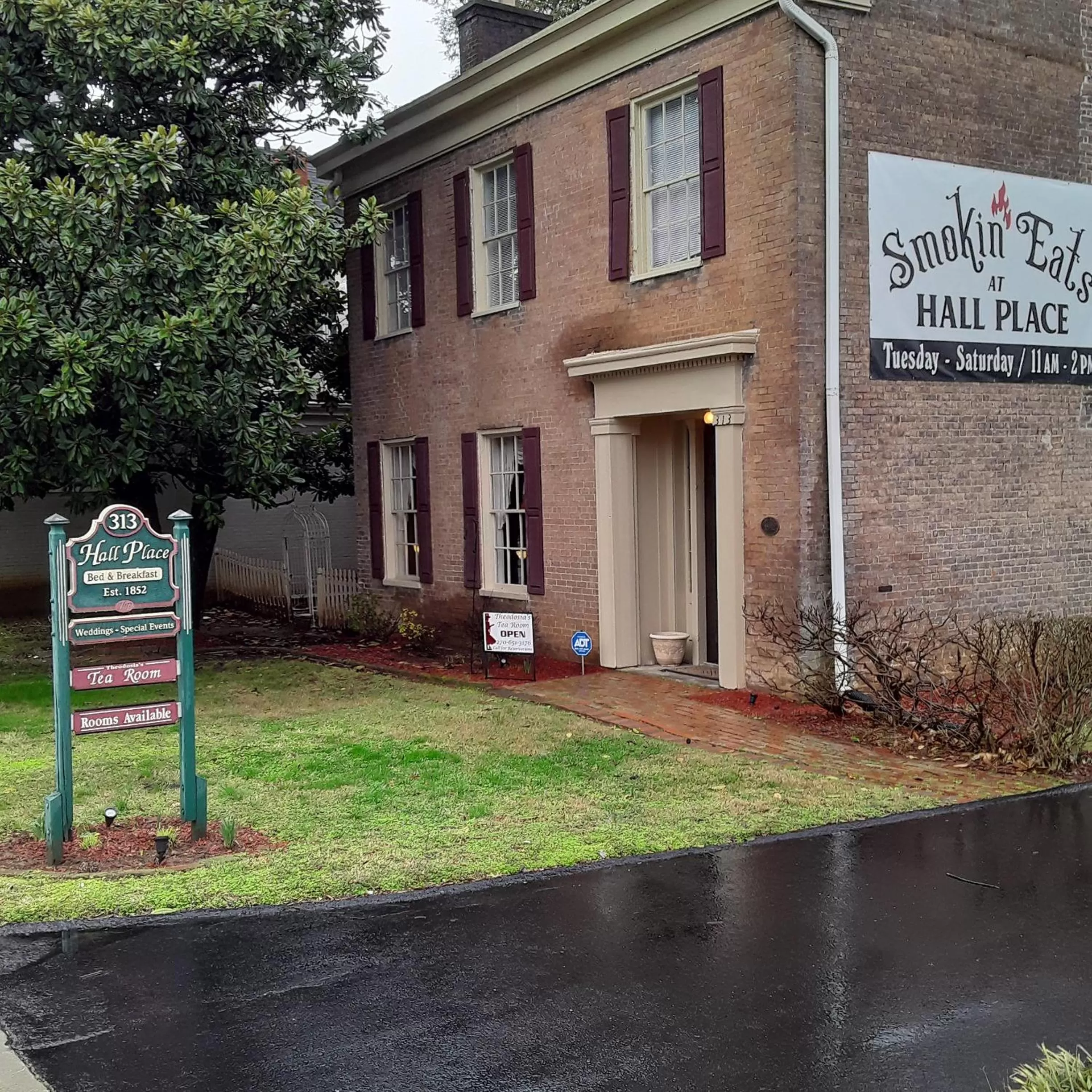 Facade/entrance, Property Building in Hall Place B&B