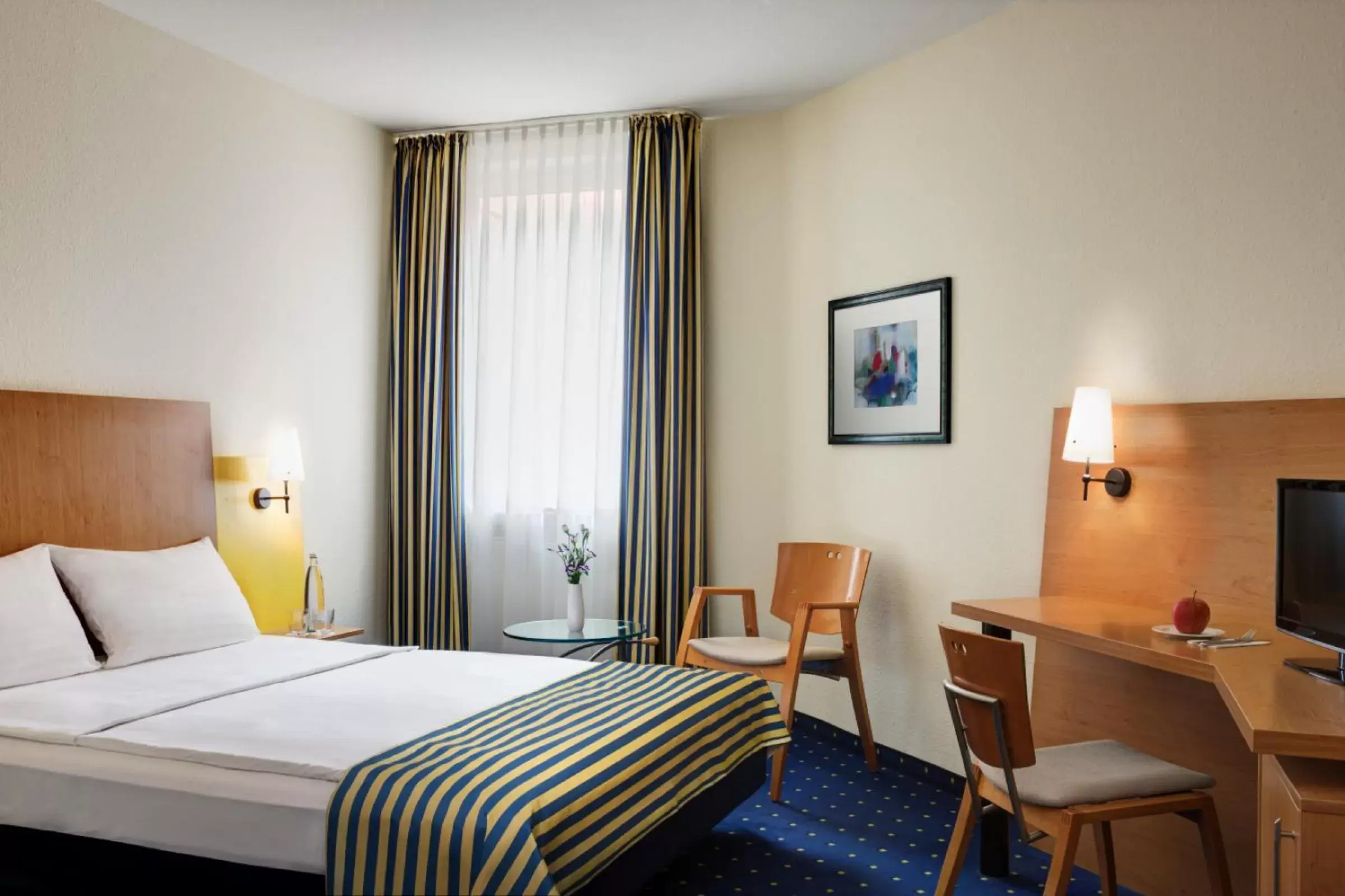 Photo of the whole room, Bed in IntercityHotel Stralsund