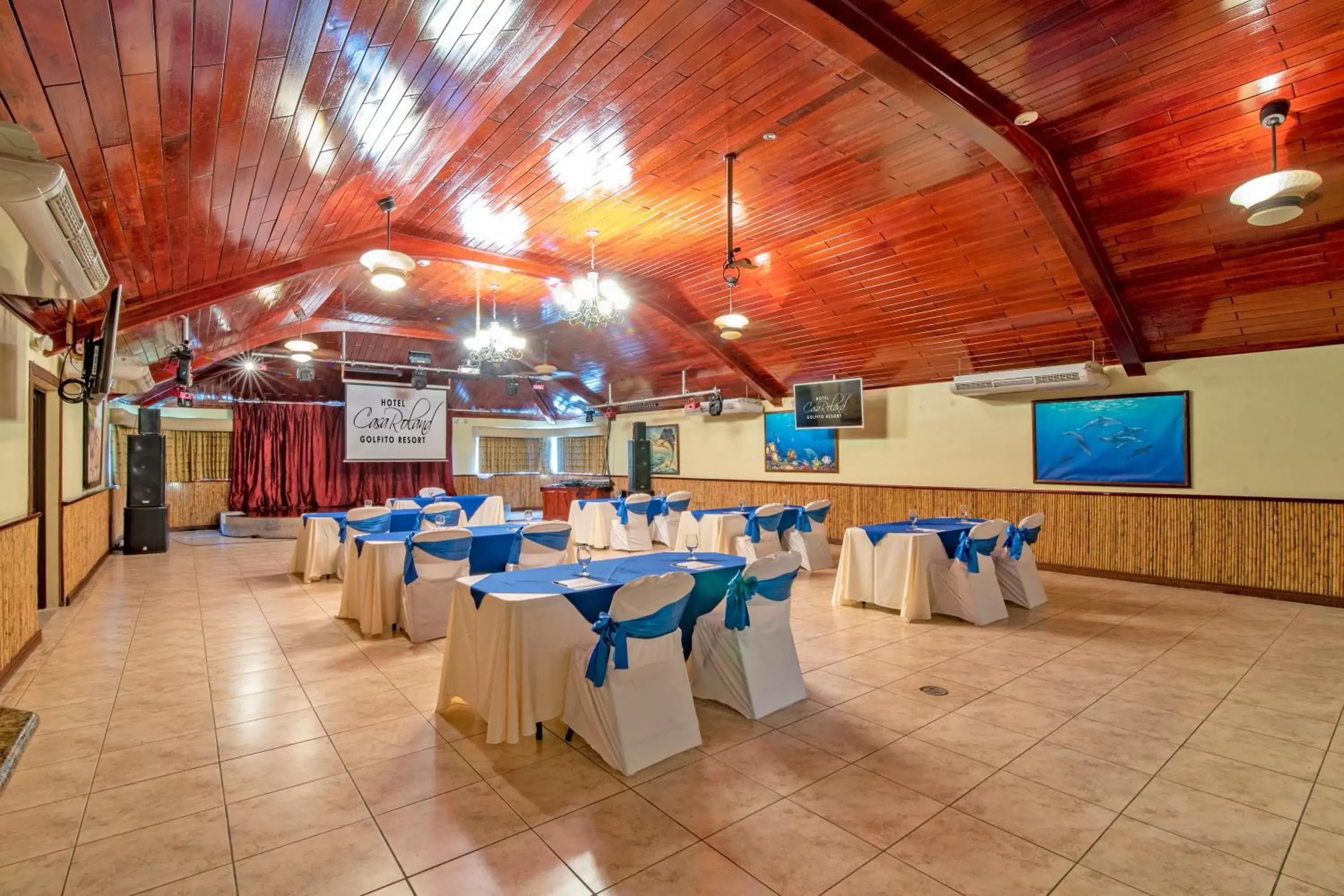 Business facilities, Restaurant/Places to Eat in Hotel Casa Roland Golfito Resort
