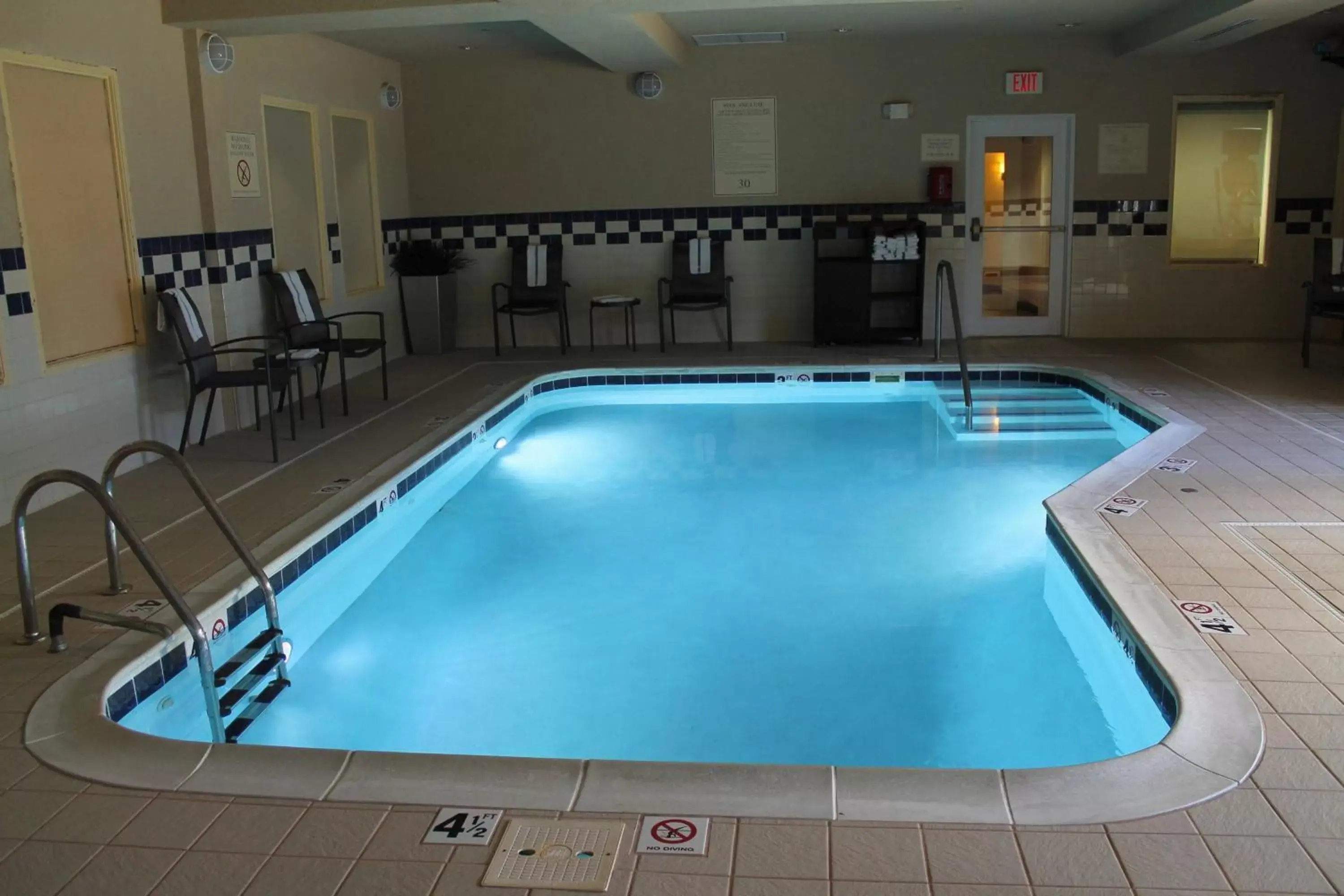 Swimming Pool in Fairfield Inn & Suites Frankfort