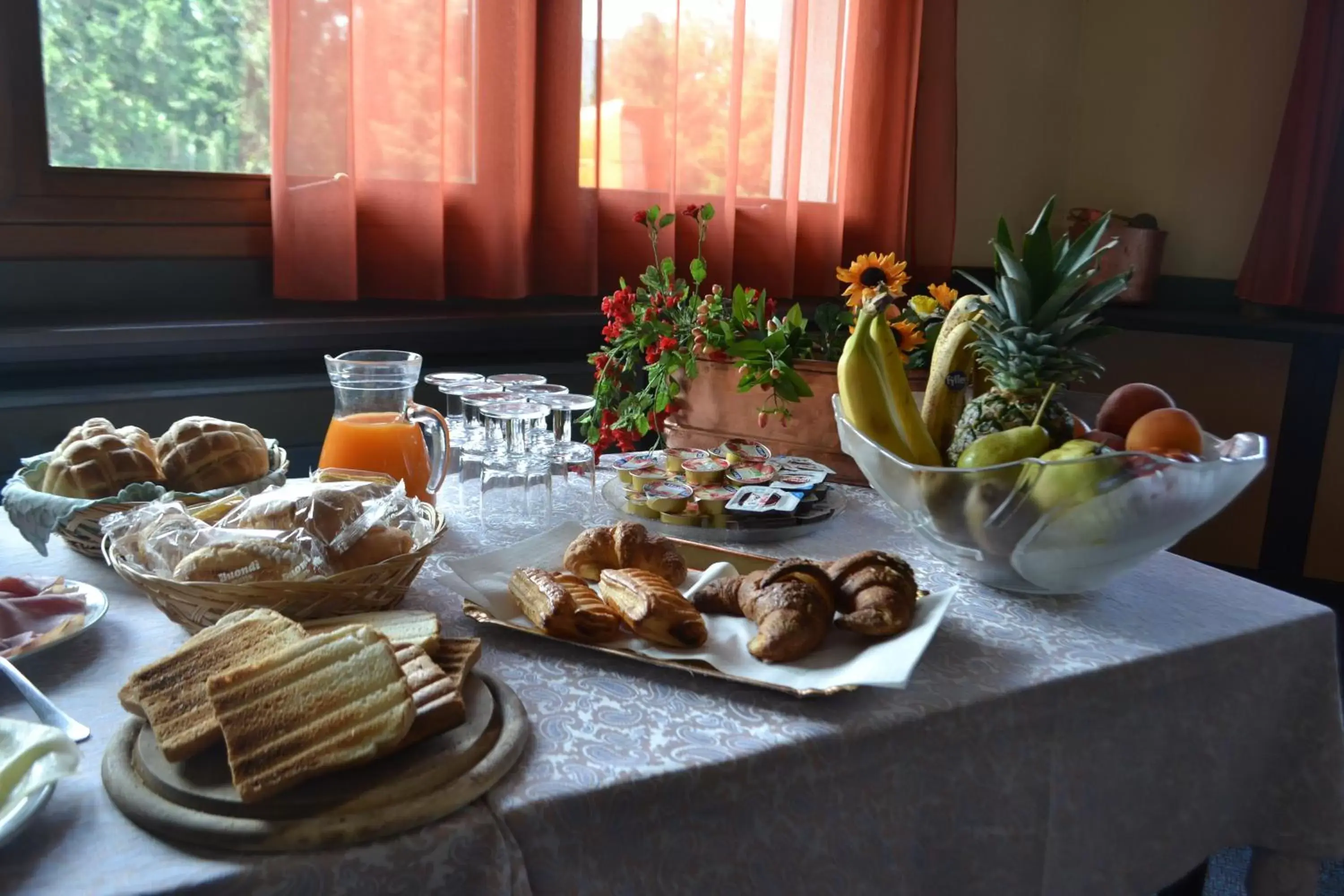 Buffet breakfast in Hotel Aurora