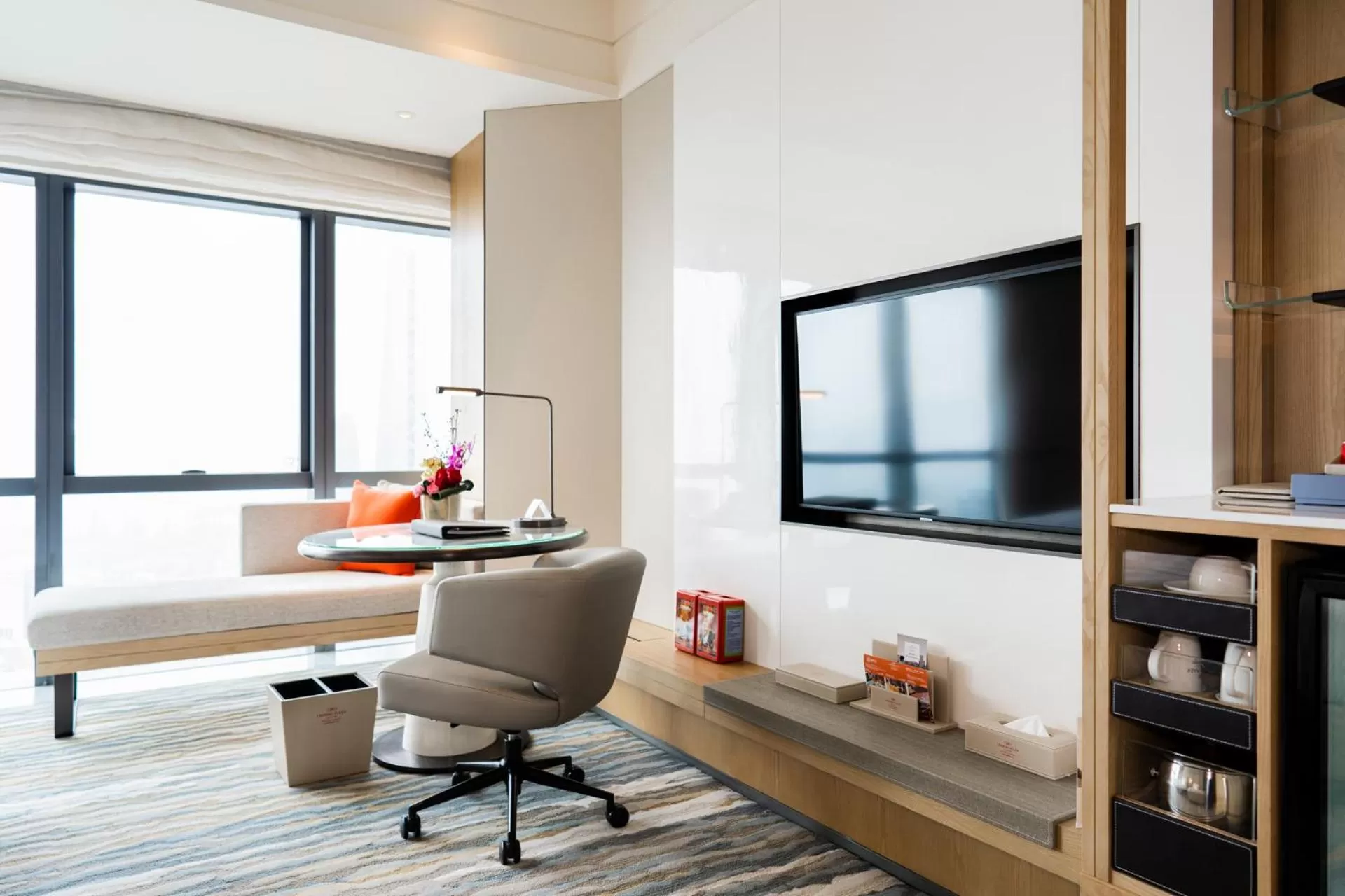 TV and multimedia in Crowne Plaza Shenzhen Nanshan by IHG