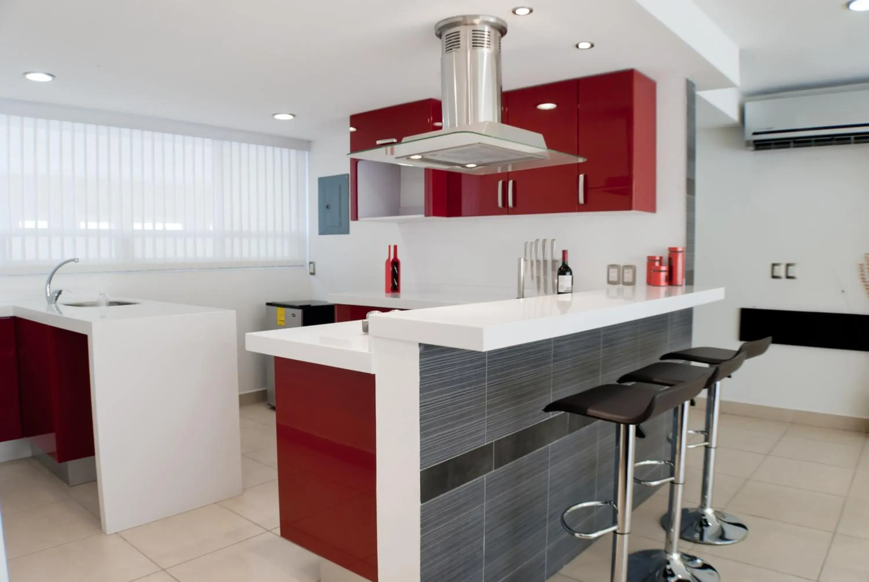 Kitchen or kitchenette, Kitchen/Kitchenette in Ramada by Wyndham Acapulco Hotel & Suites