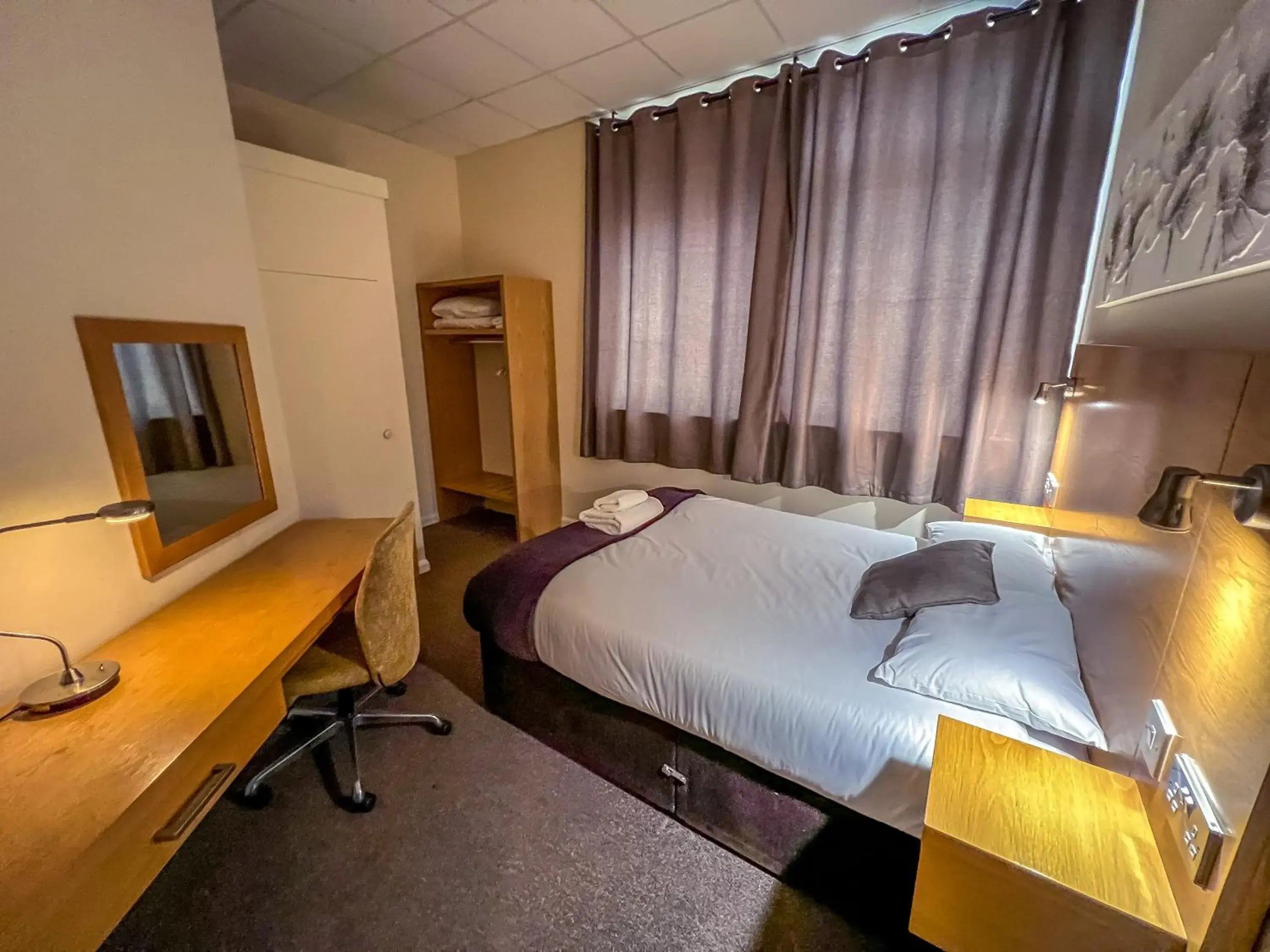 Bedroom, Bed in County Hall Apartment Hotel