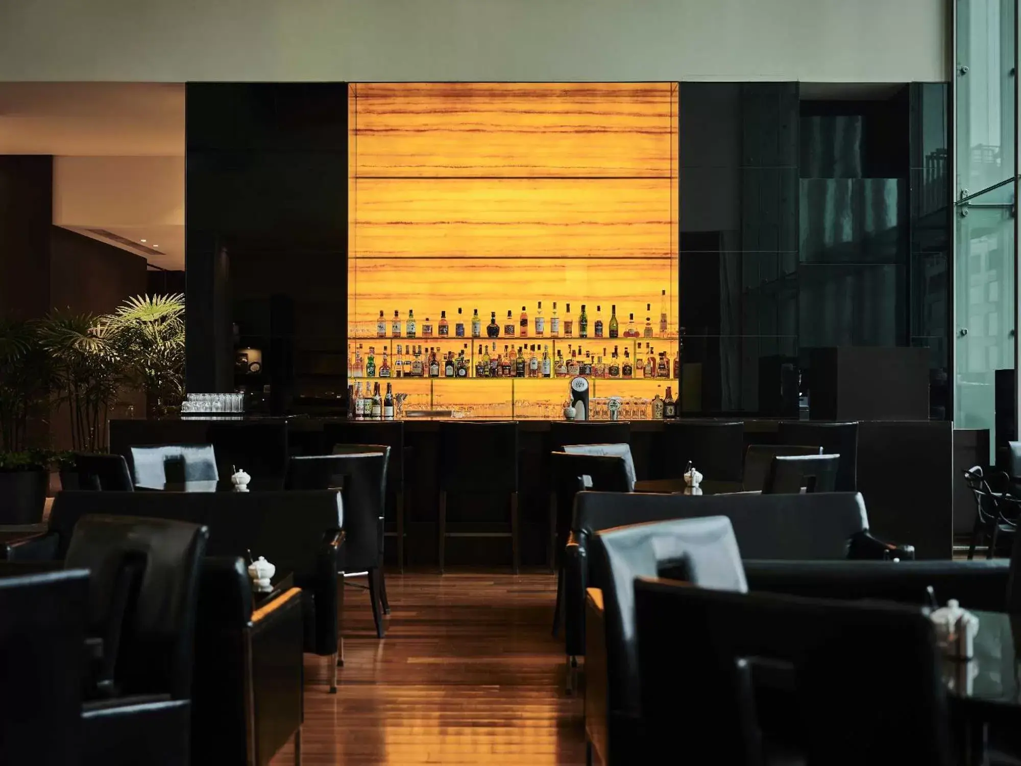 Lounge or bar, Restaurant/Places to Eat in Royal Park Hotel The Shiodome, Tokyo