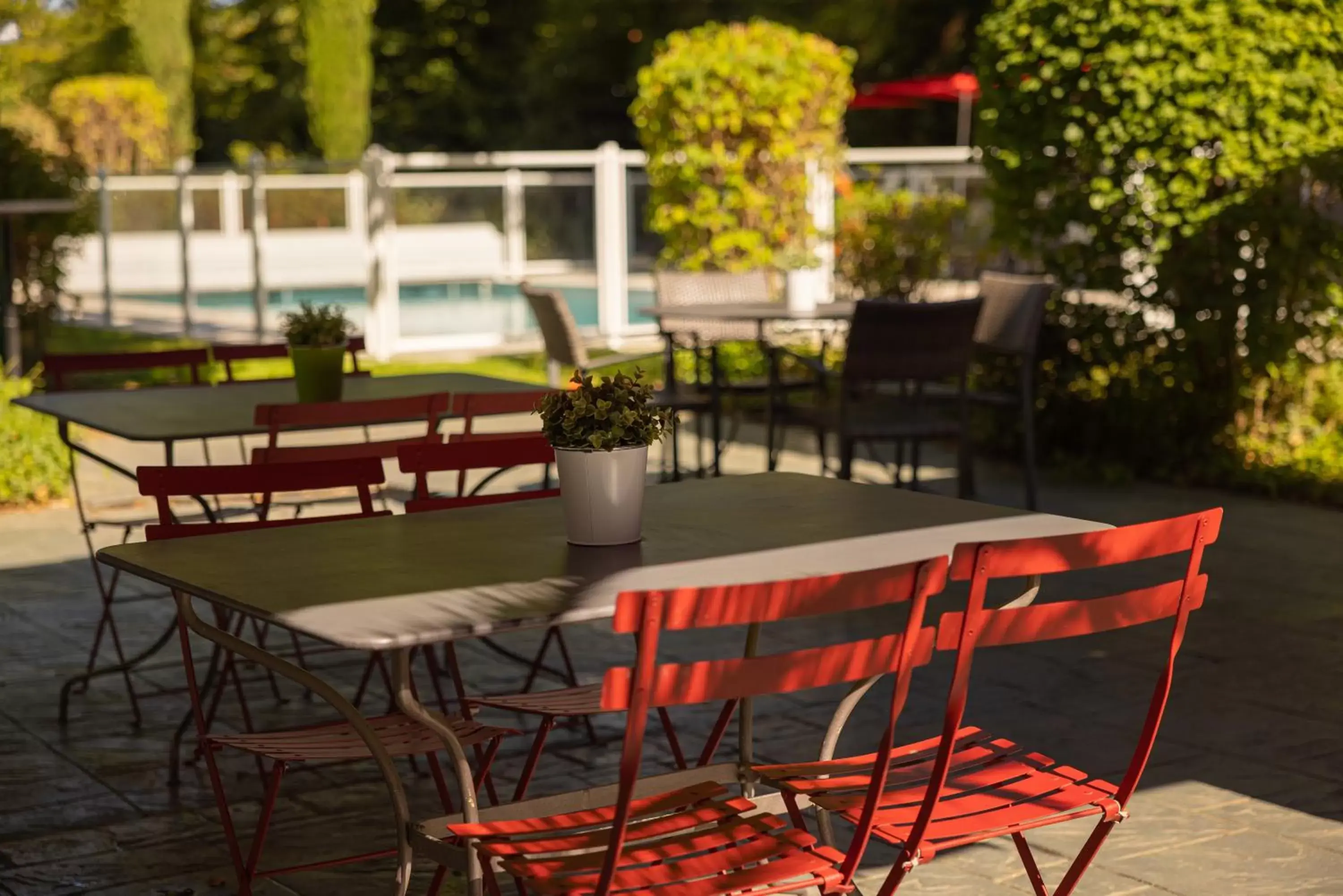 Patio, Restaurant/Places to Eat in ibis Lyon Nord