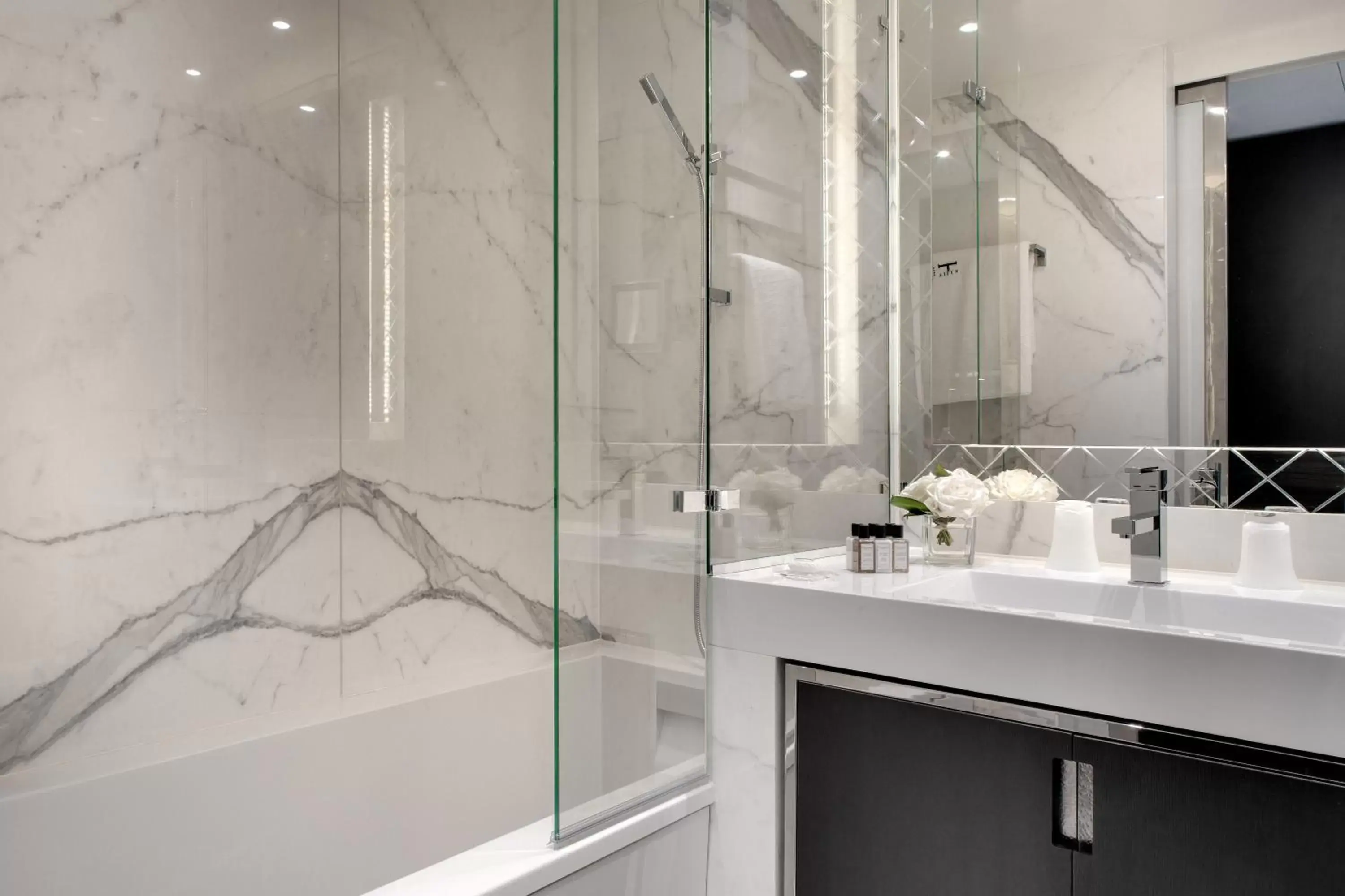 Shower, Bathroom in La Villa Haussmann