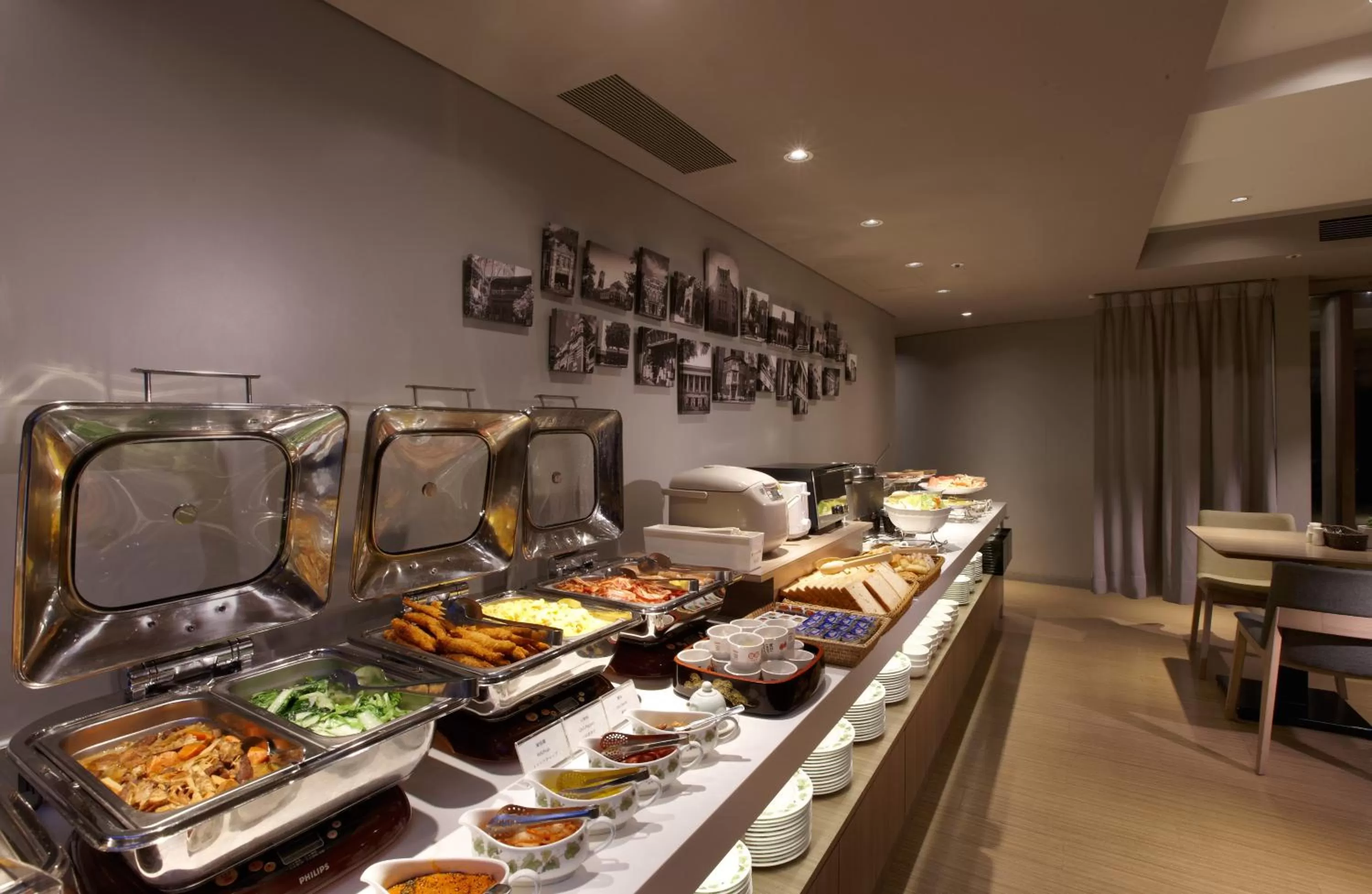 Restaurant/places to eat in Royal Inn Taipei Linsen - Huashan 1914 Creative Park