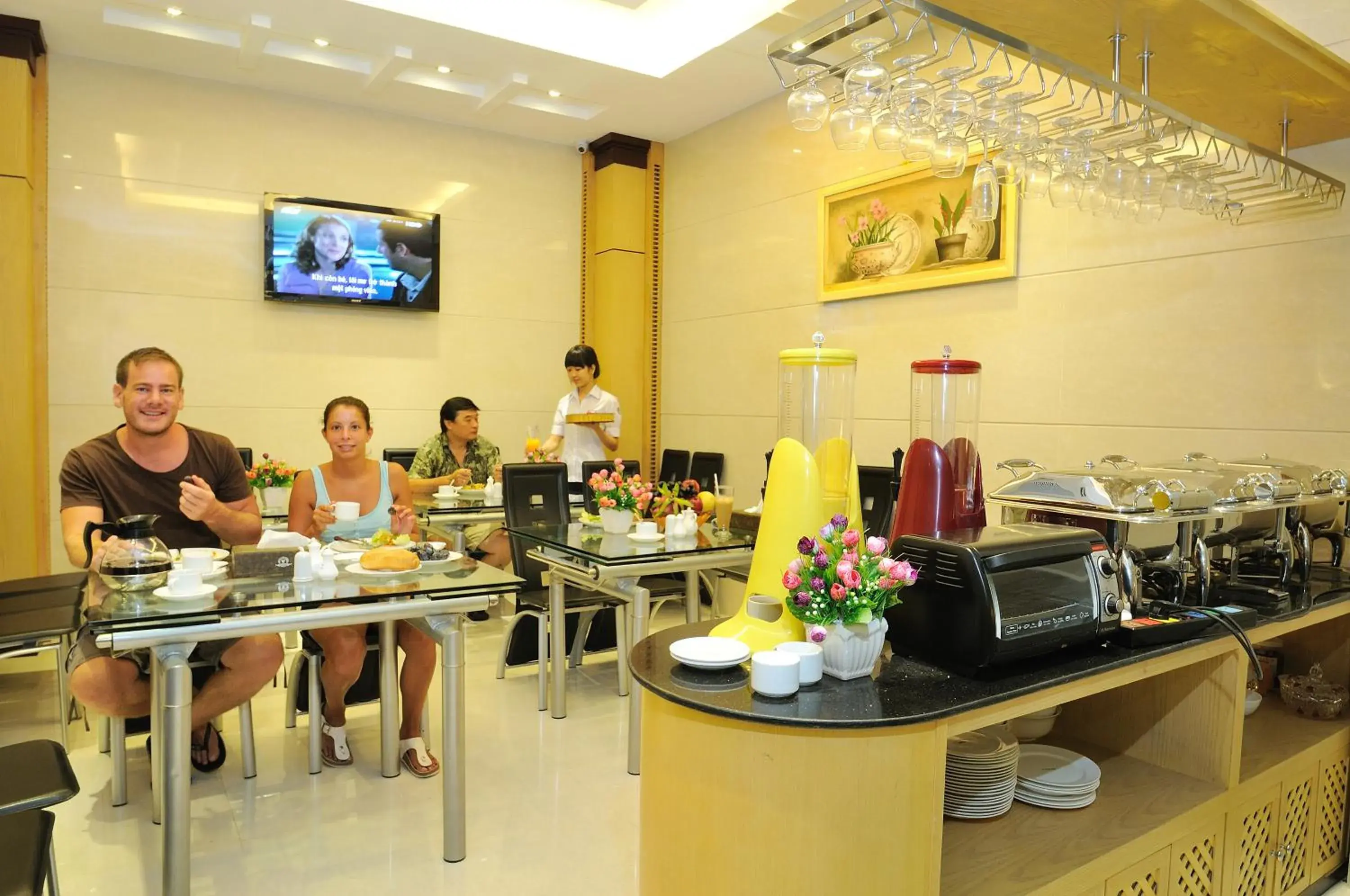 Restaurant/Places to Eat in Vuong Tai Hotel