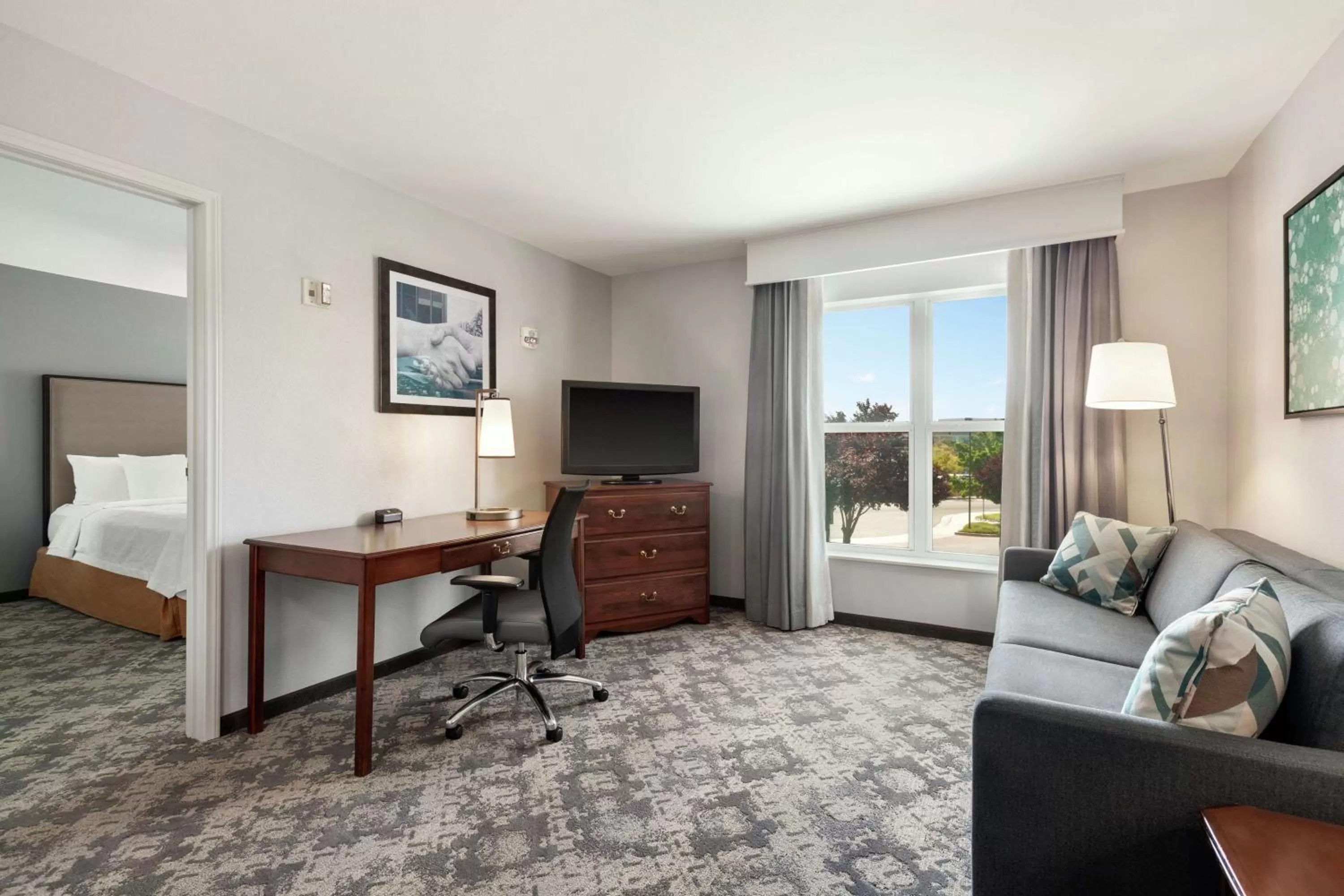 Living room, Bed in Homewood Suites by Hilton Sacramento/Roseville