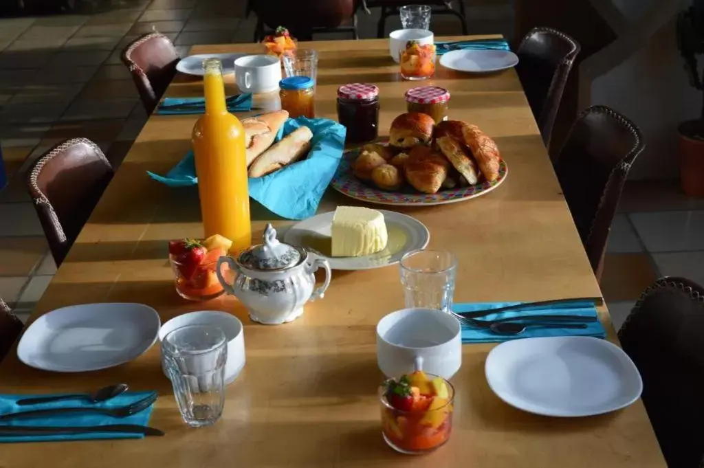 Breakfast in Casa mARTa : Suites, terrasses et vue panoramique