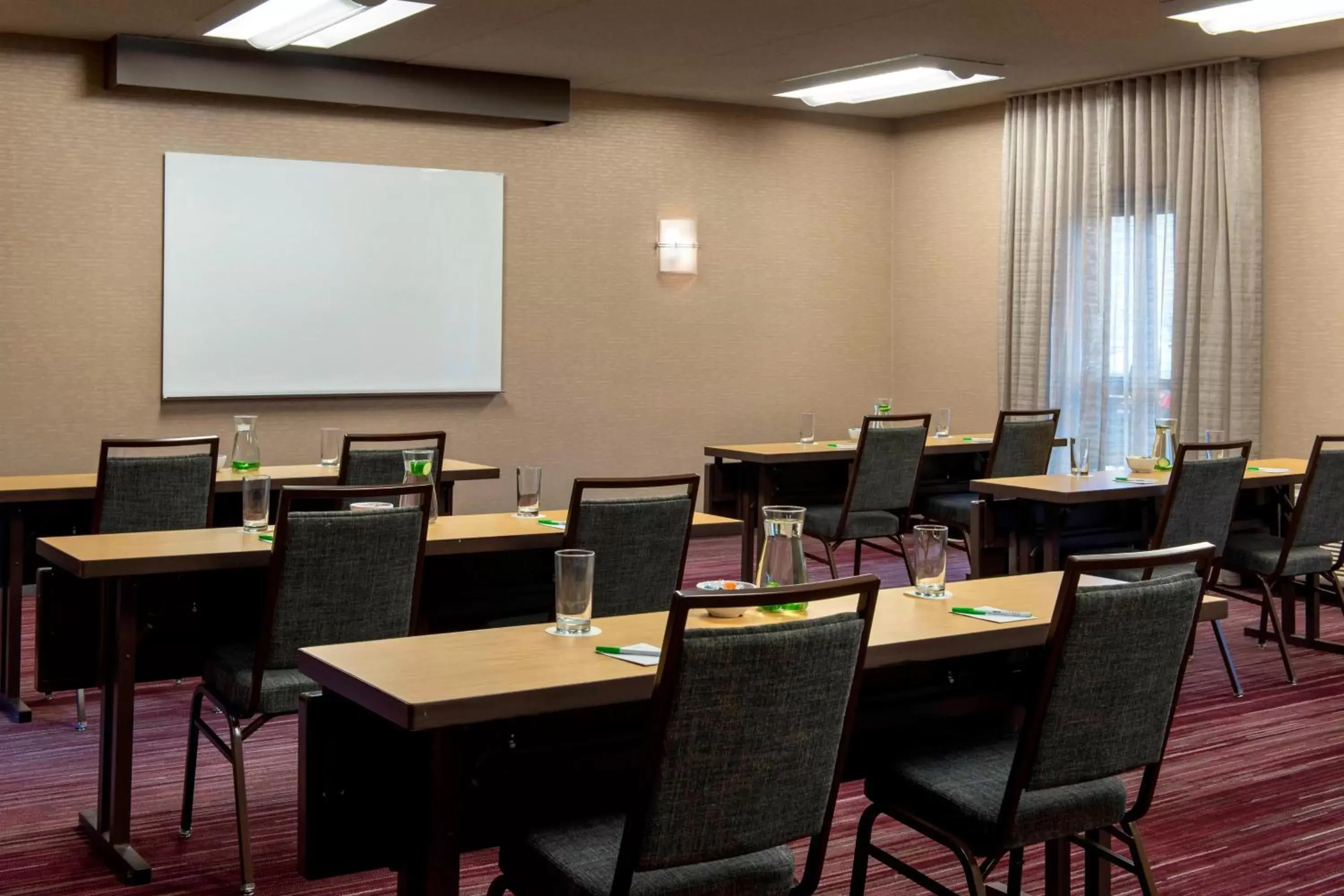Meeting/conference room in Courtyard by Marriott Chicago Naperville