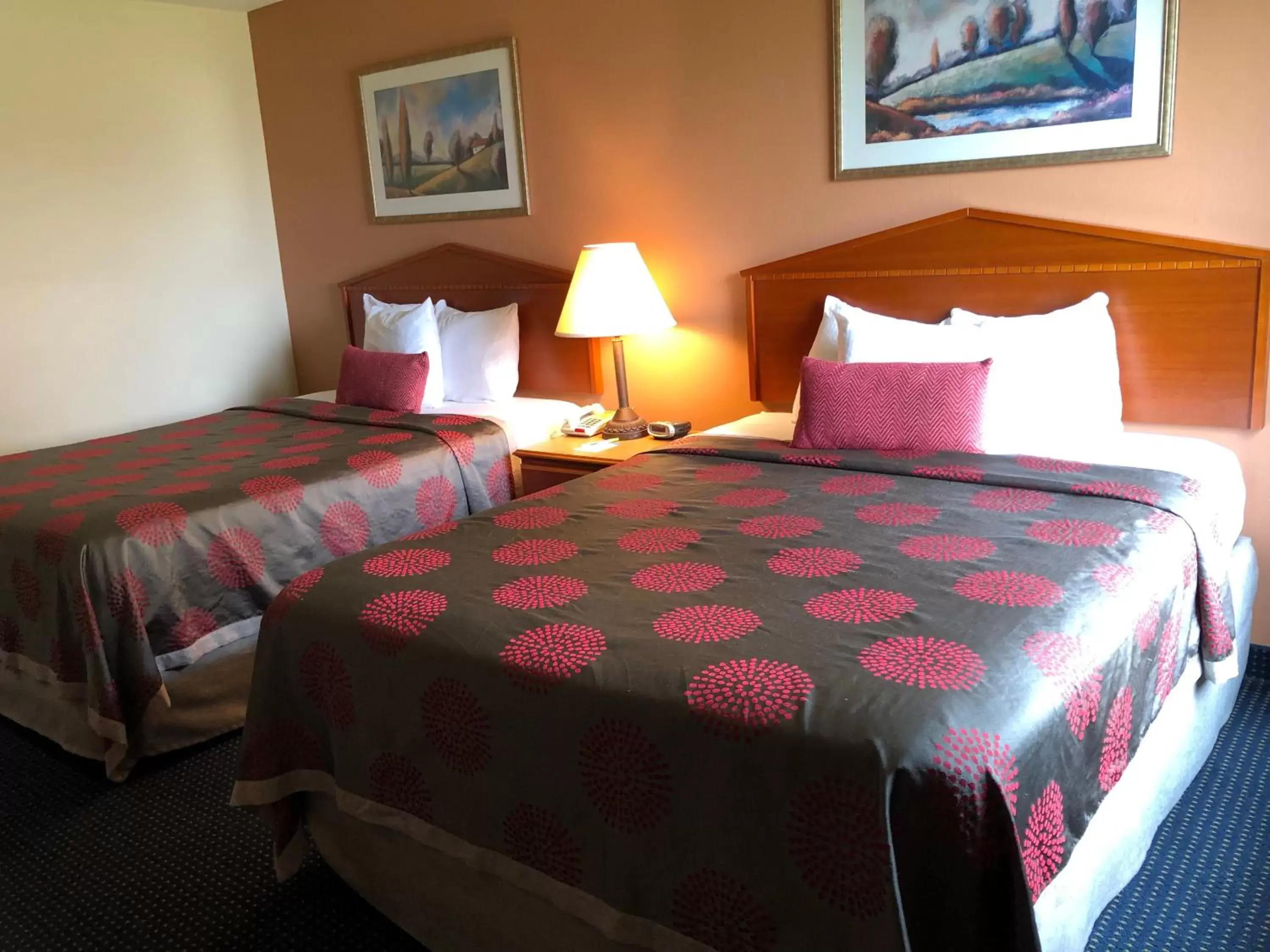 Bed in Days Inn & Suites by Wyndham Thibodaux