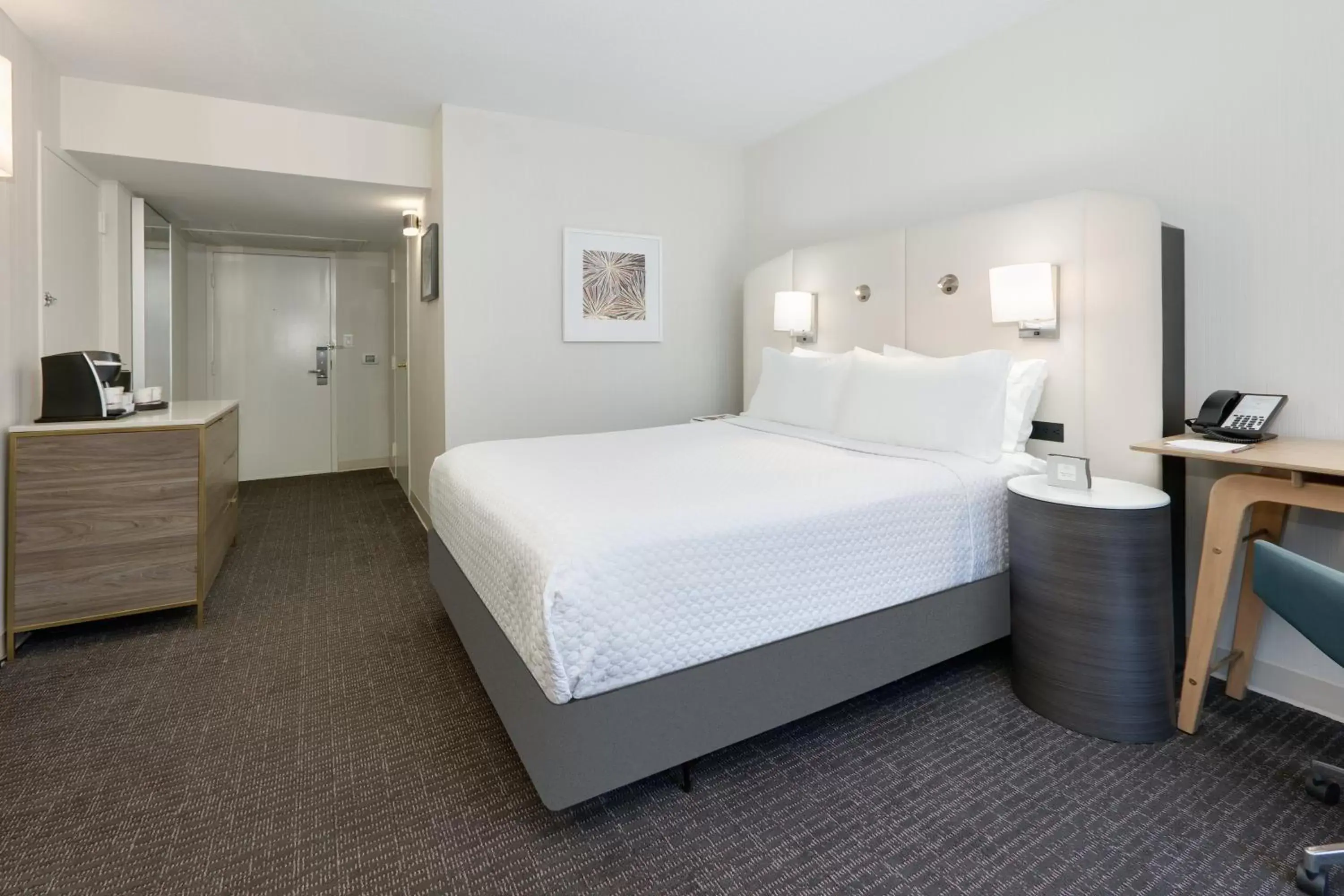 Photo of the whole room, Bed in Crowne Plaza Hotel Dallas Downtown, an IHG Hotel